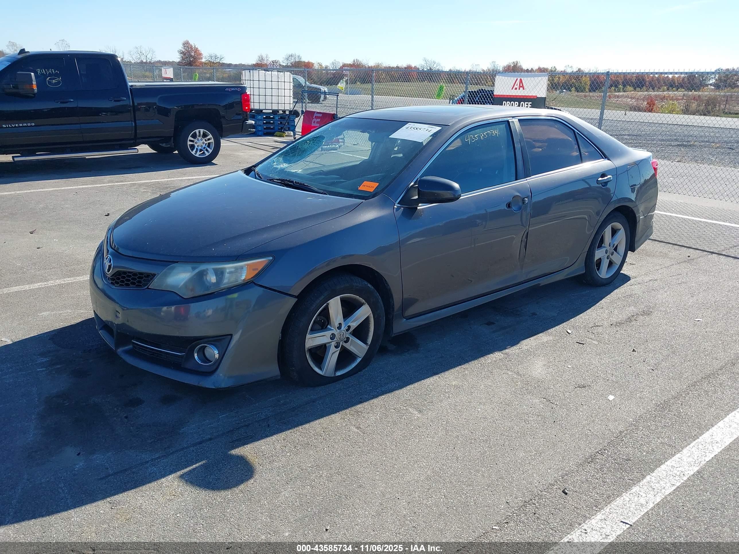 TOYOTA CAMRY image 2