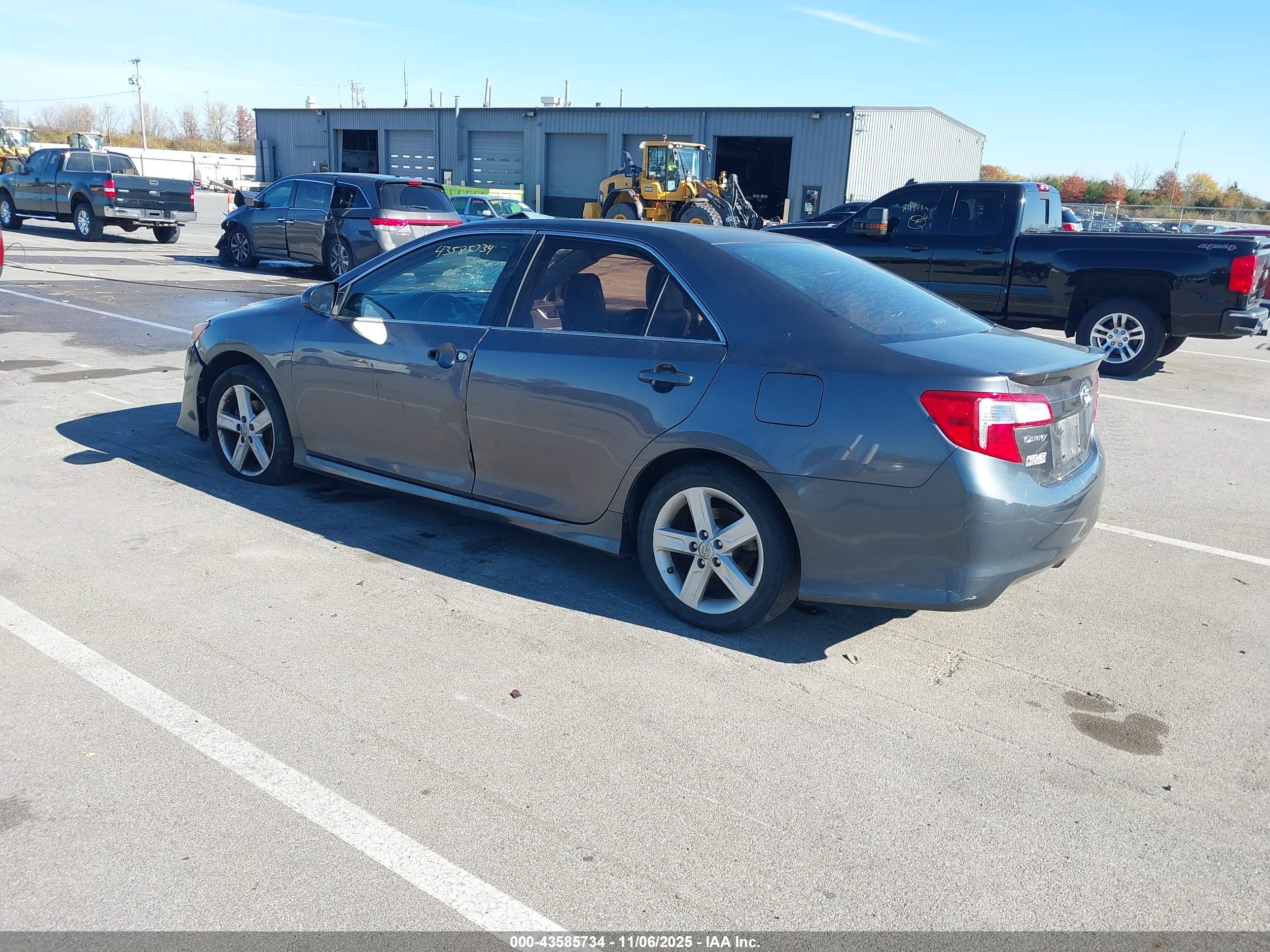 TOYOTA CAMRY image 3