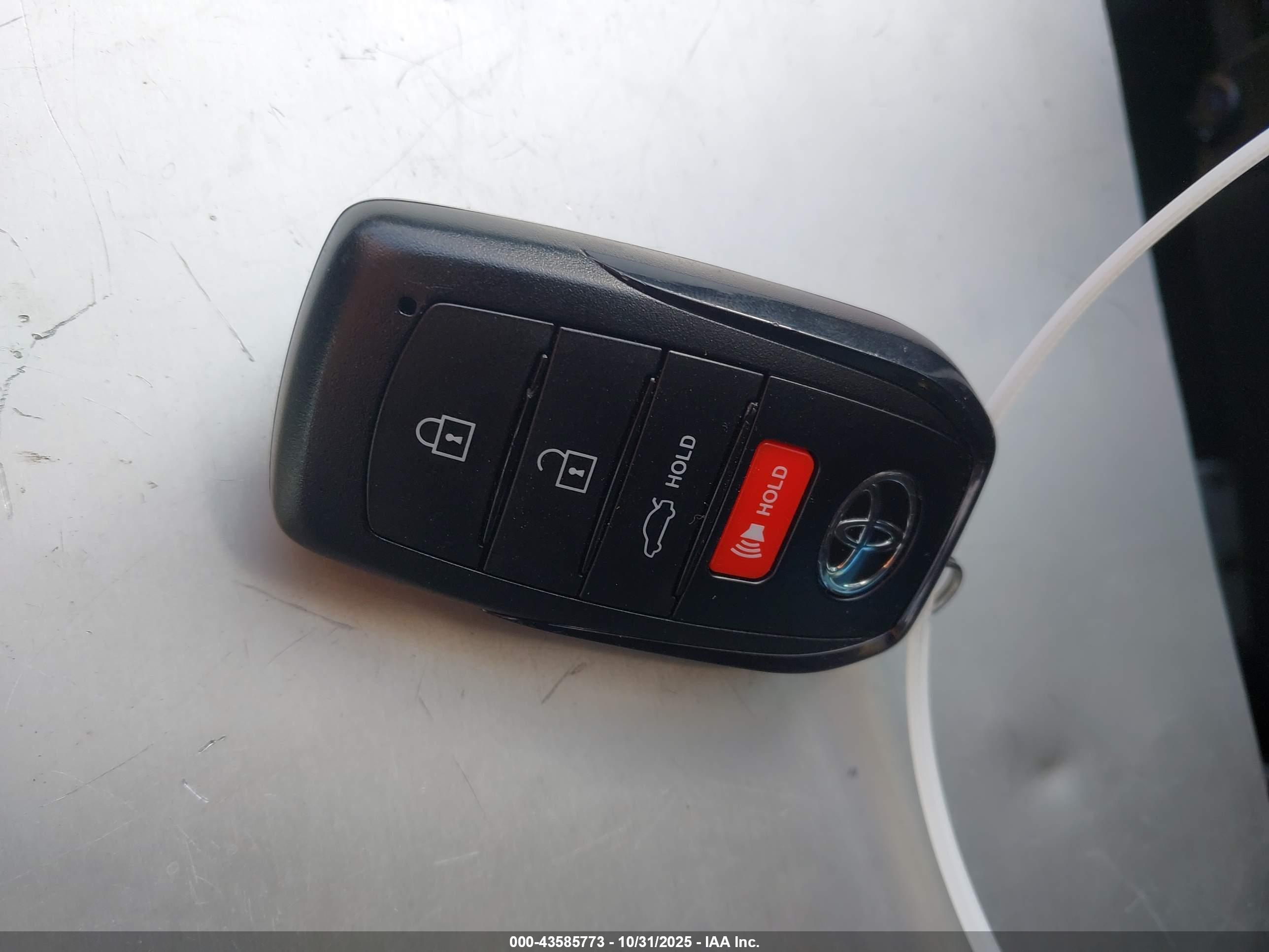 TOYOTA CAMRY image 11