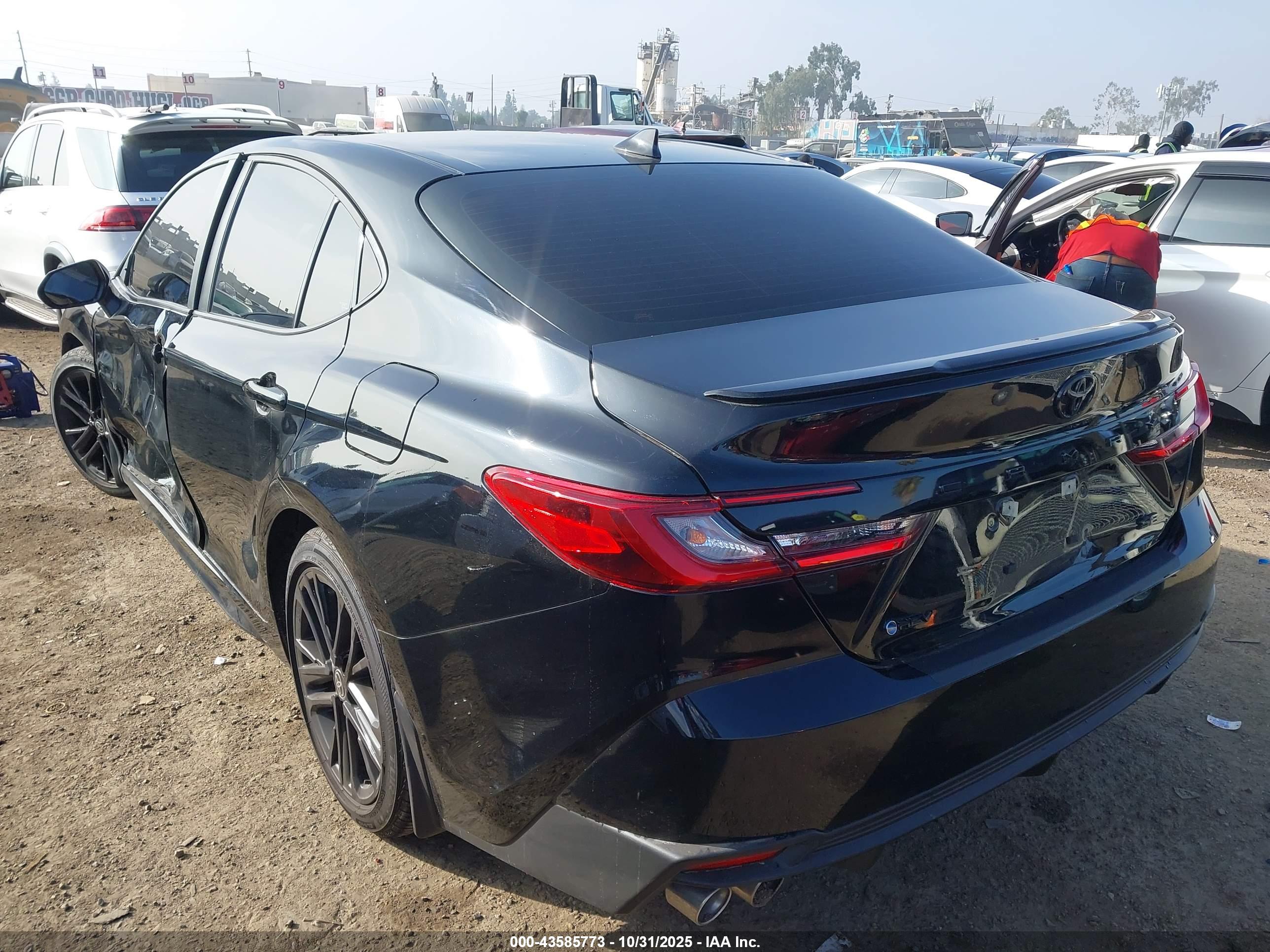 TOYOTA CAMRY image 3