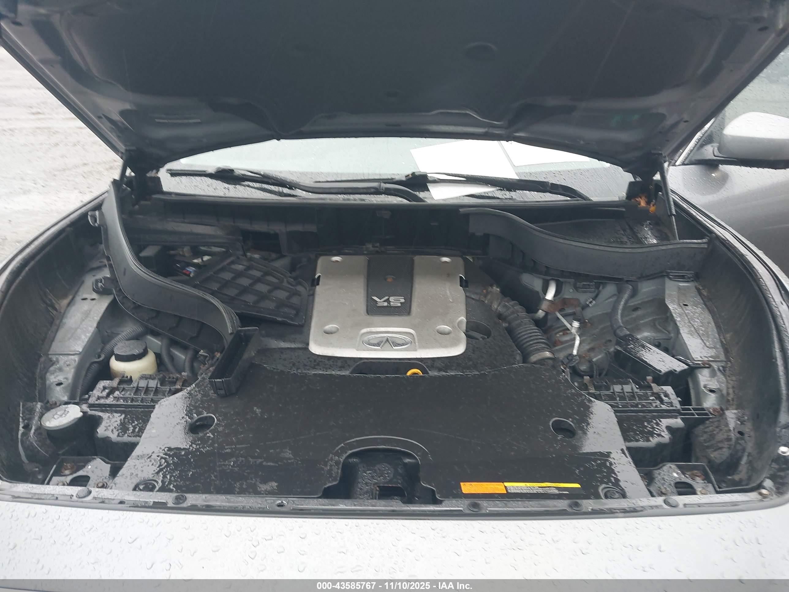 INFINITI FX35 image 10