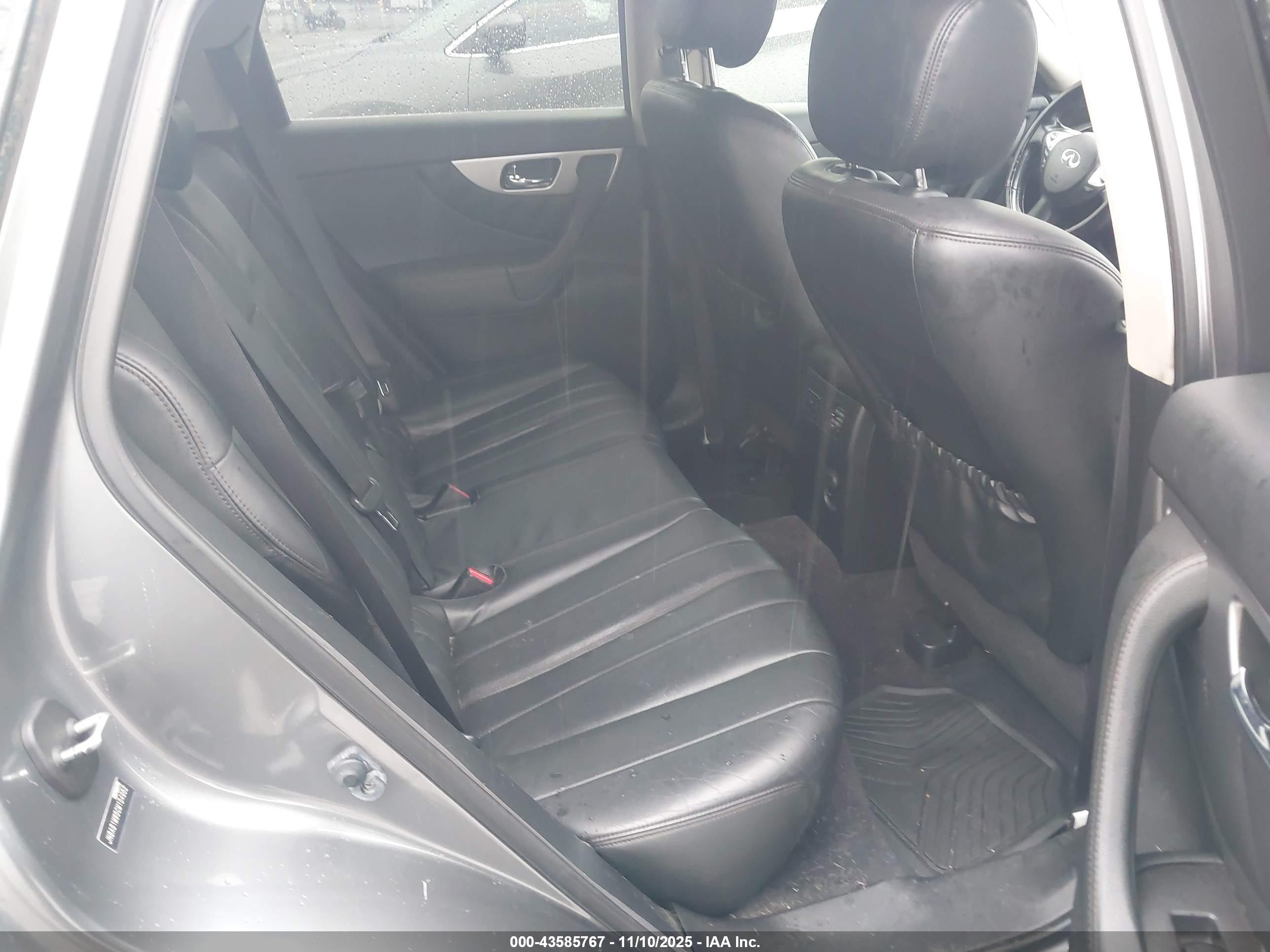 INFINITI FX35 image 8