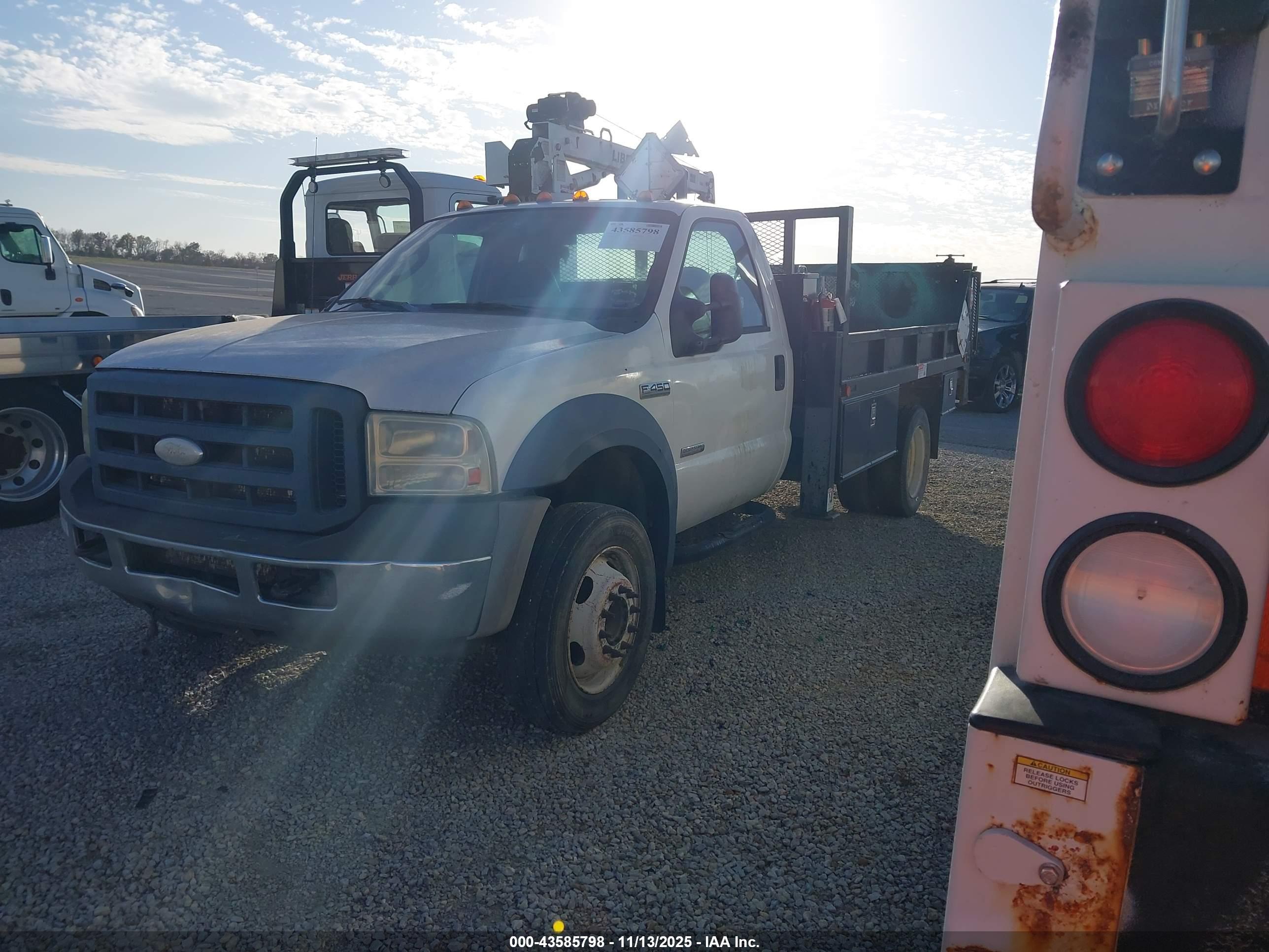 FORD F-450 image 2