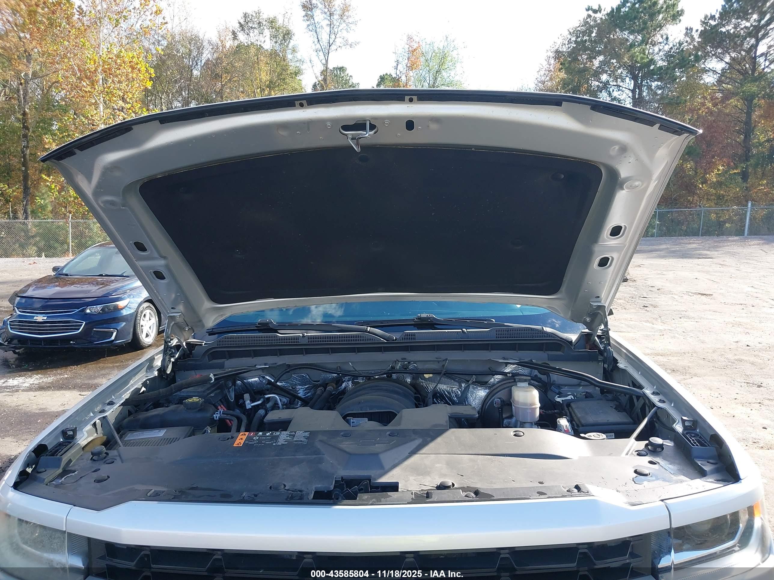 CHEVROLET SILVERADO image 10