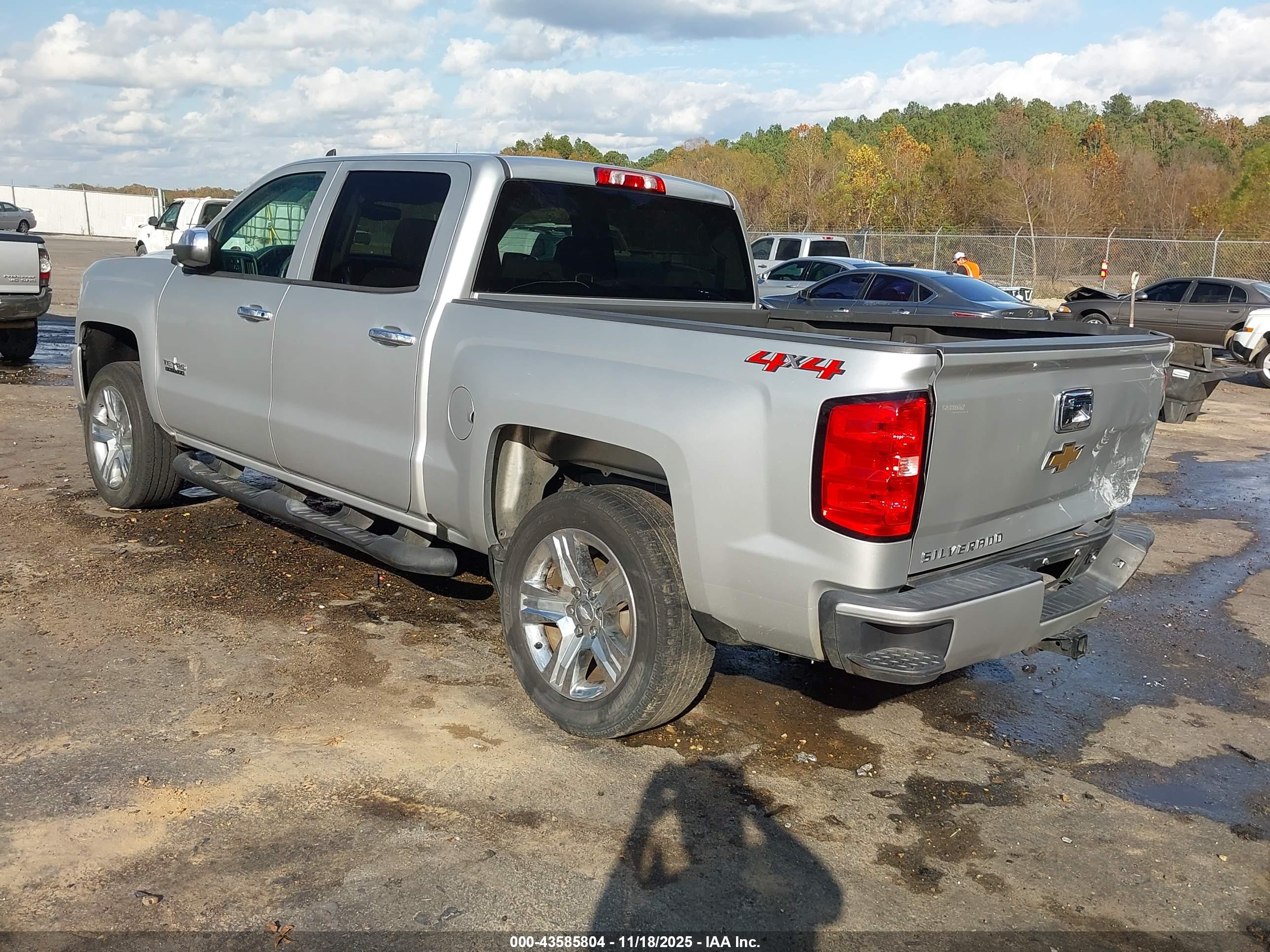 CHEVROLET SILVERADO image 3