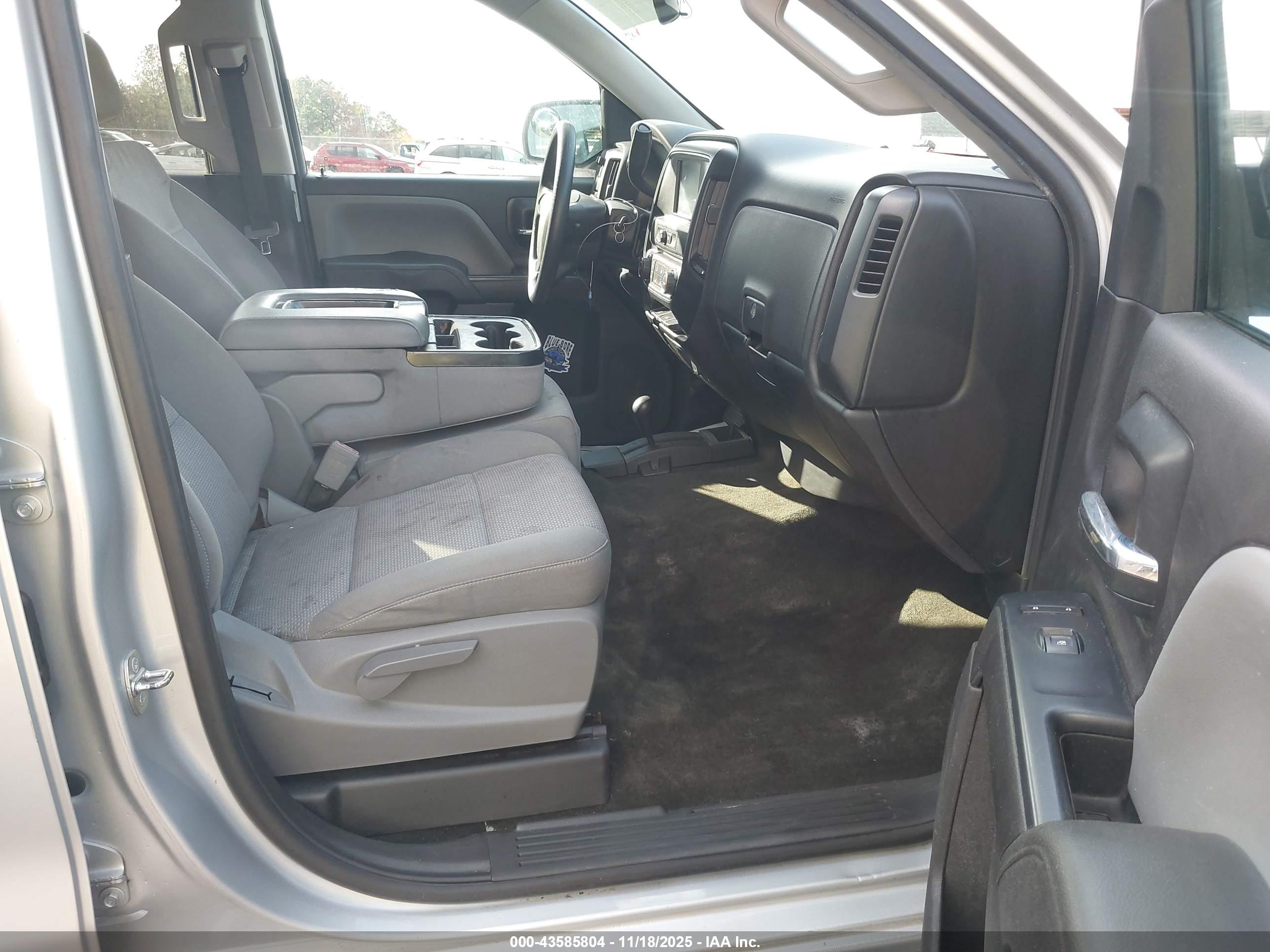 CHEVROLET SILVERADO image 5