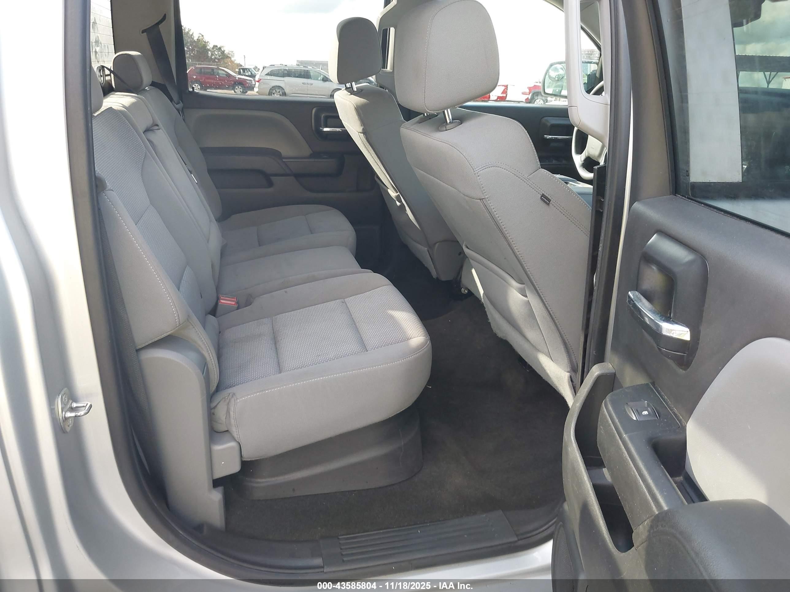 CHEVROLET SILVERADO image 8