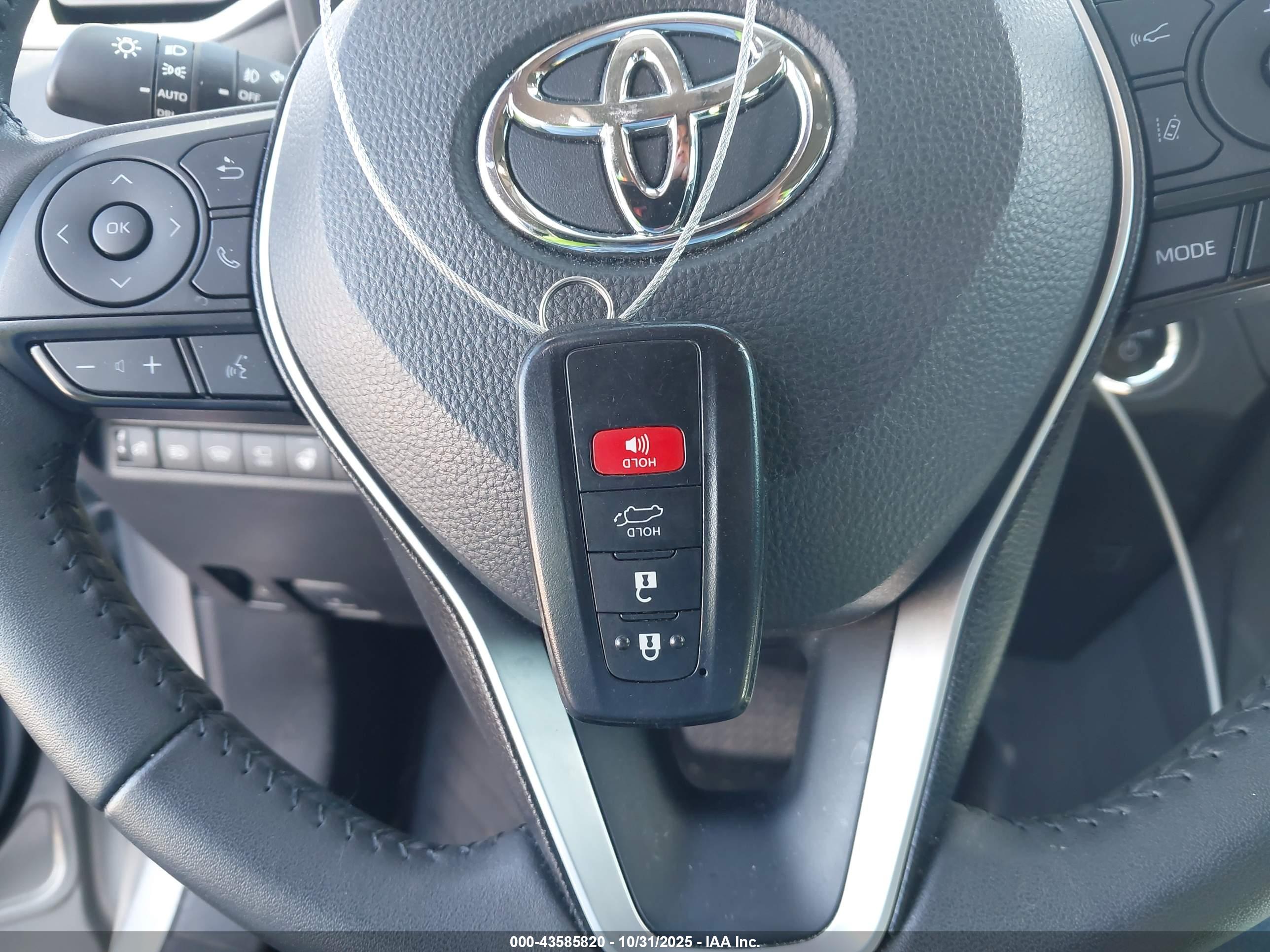 TOYOTA RAV4 image 11