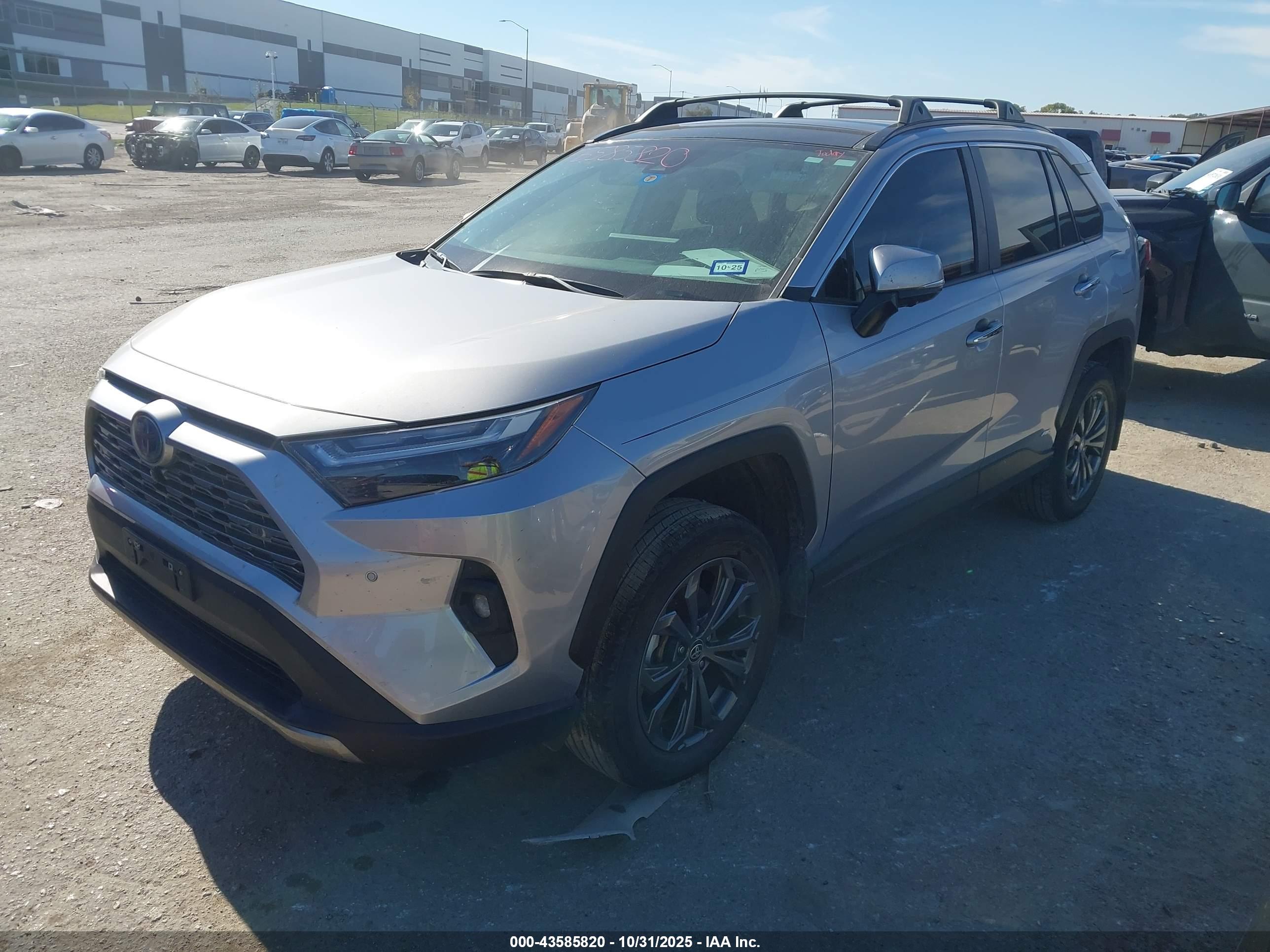 TOYOTA RAV4 image 2