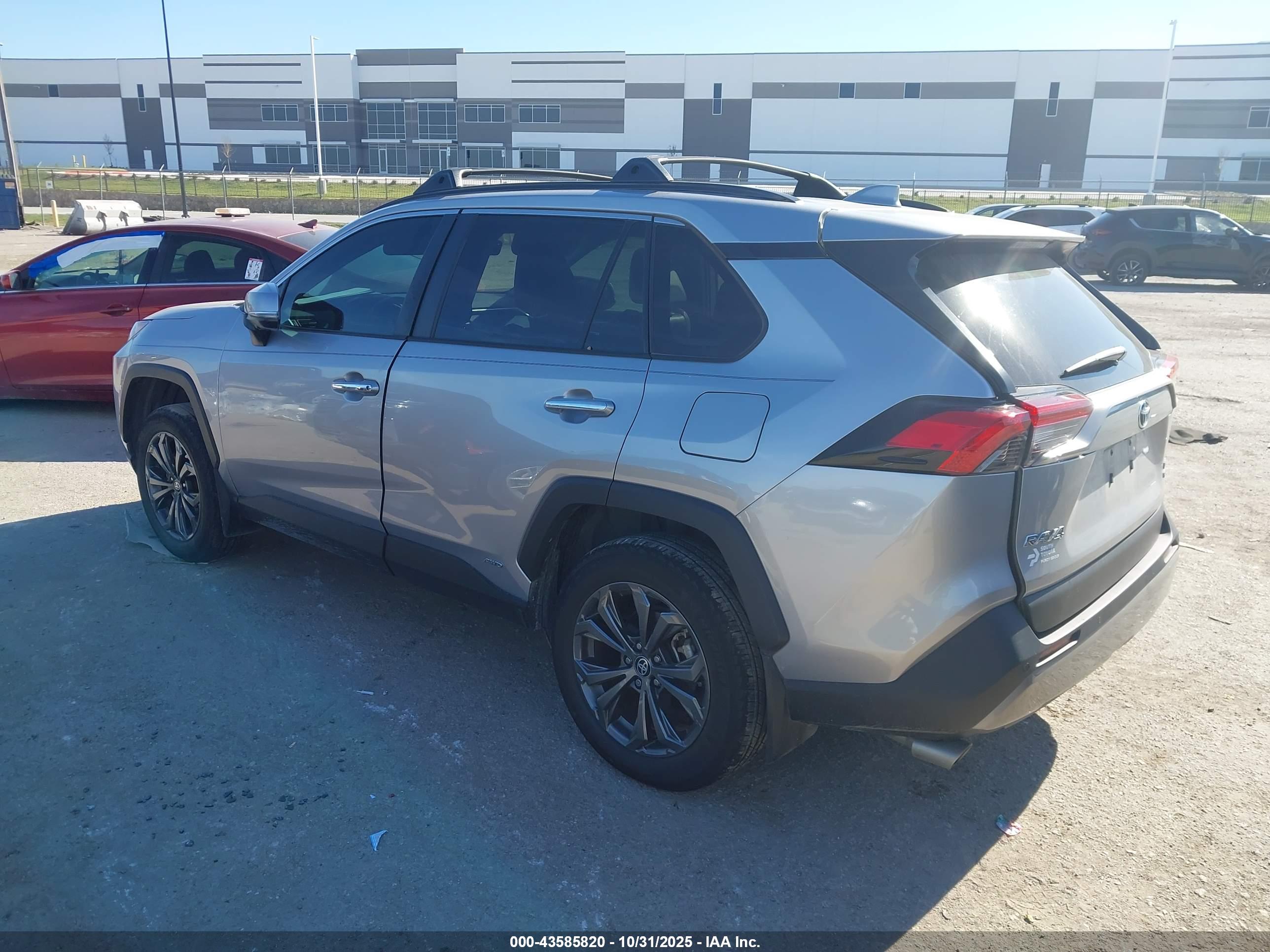 TOYOTA RAV4 image 3