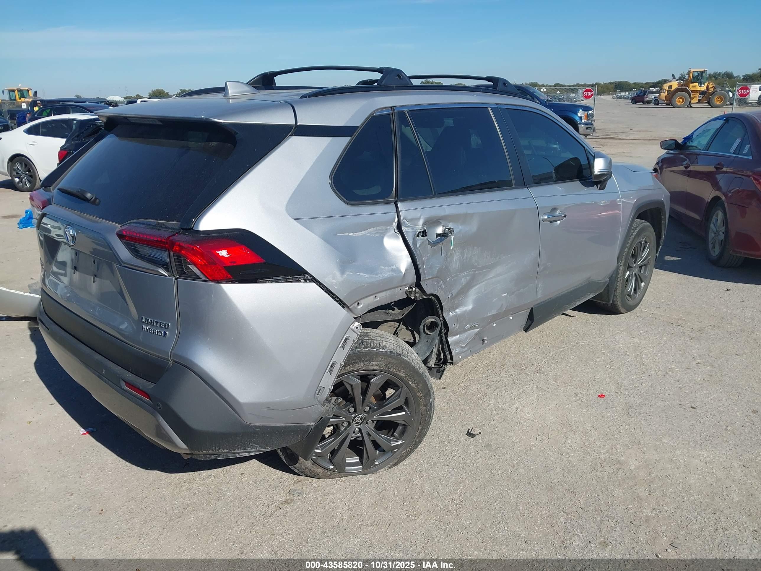 TOYOTA RAV4 image 4