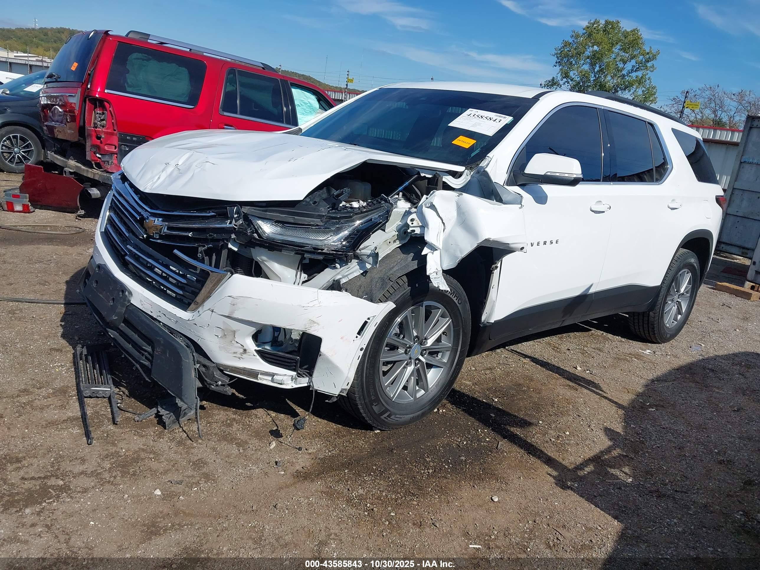 CHEVROLET TRAVERSE image 2