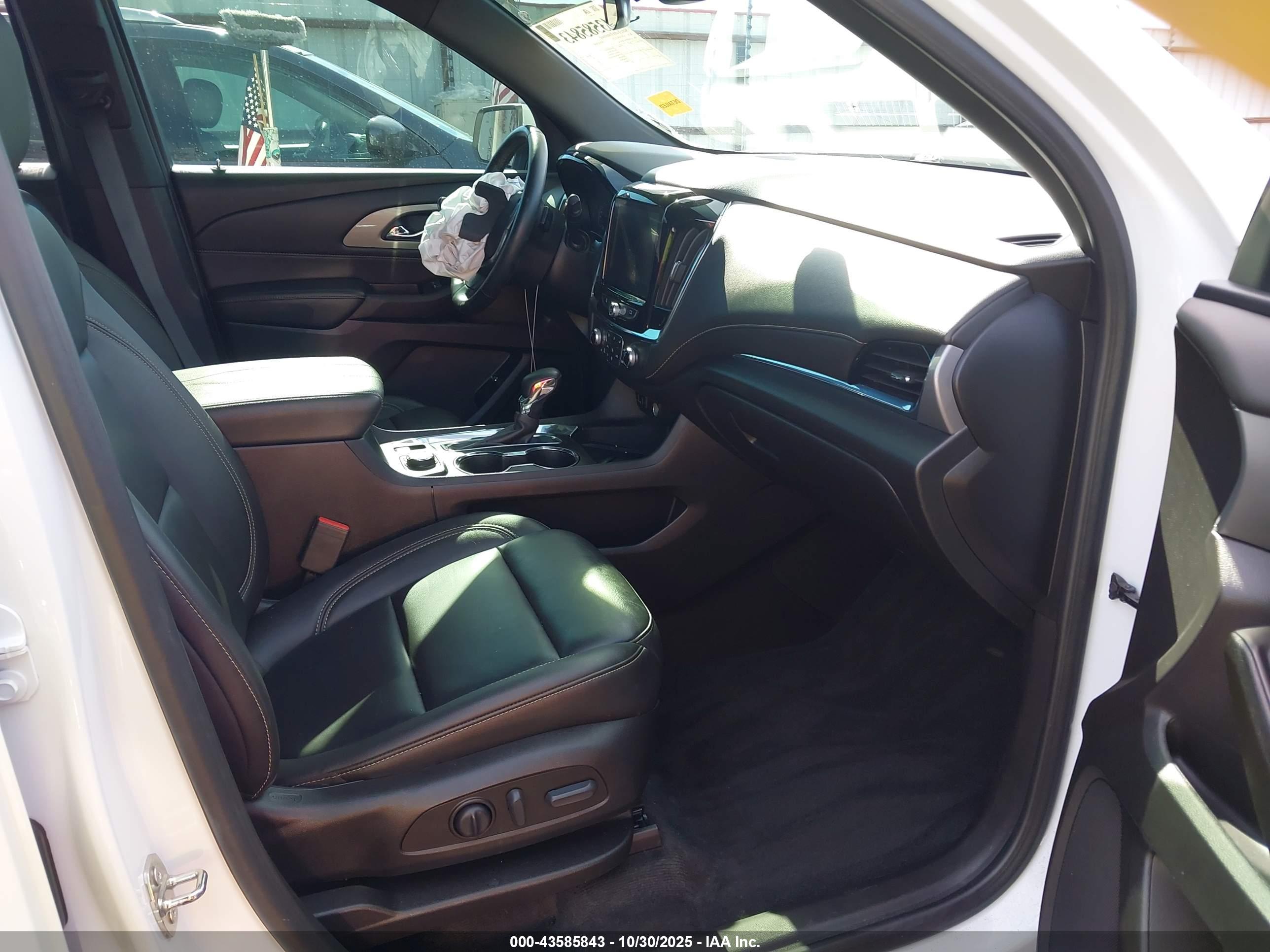CHEVROLET TRAVERSE image 5