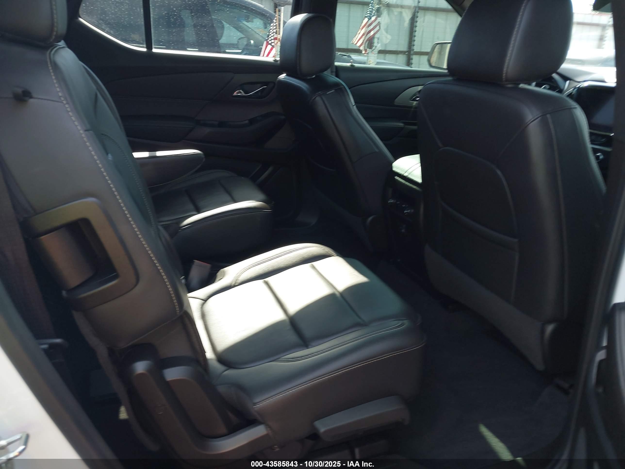 CHEVROLET TRAVERSE image 8