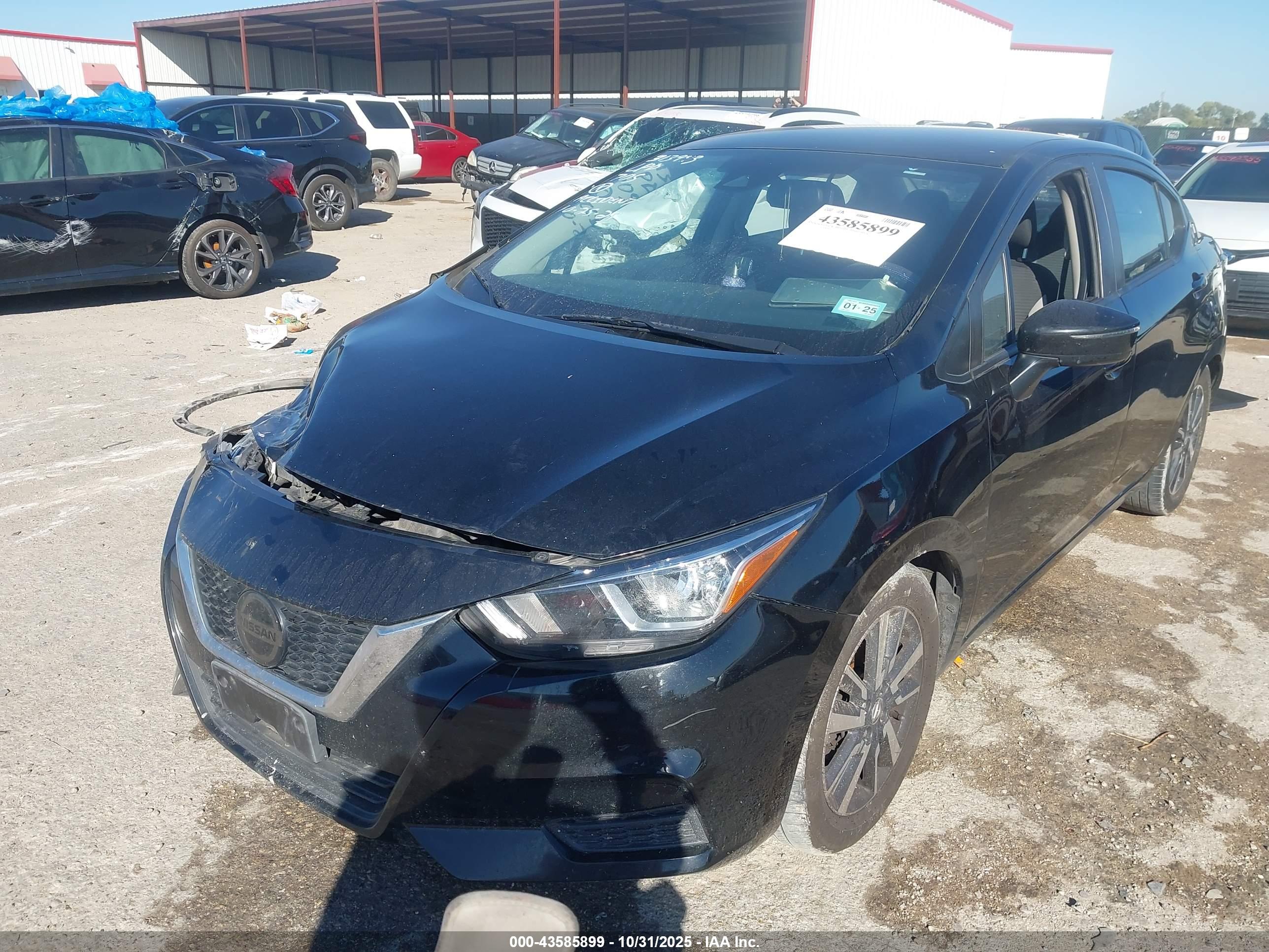 NISSAN VERSA image 2
