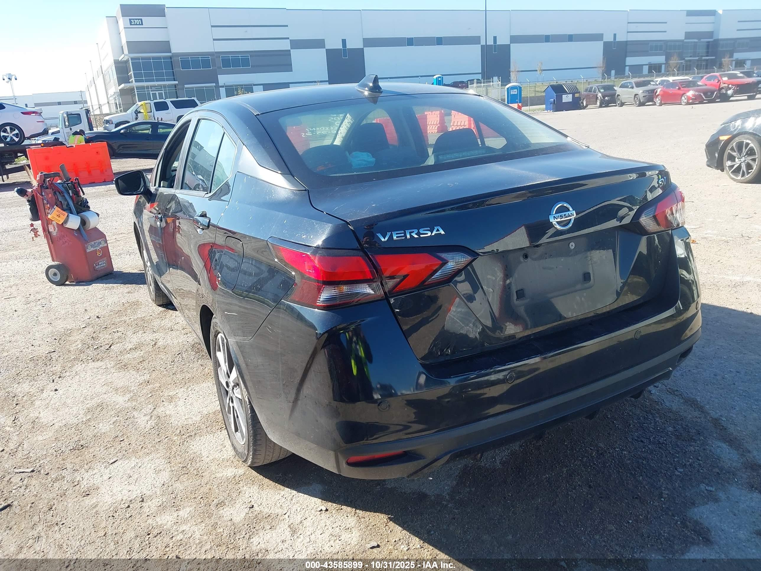 NISSAN VERSA image 3