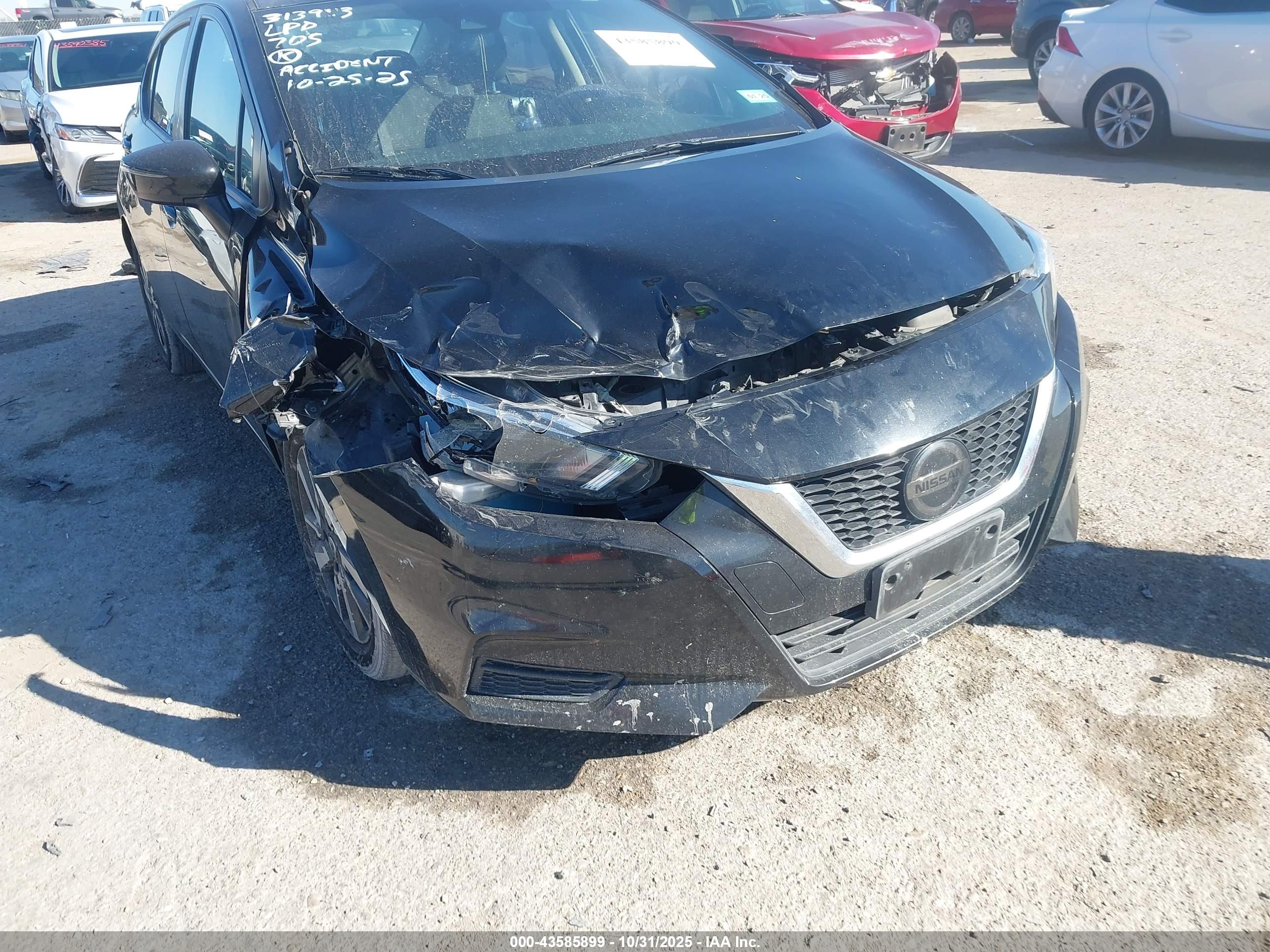 NISSAN VERSA image 6