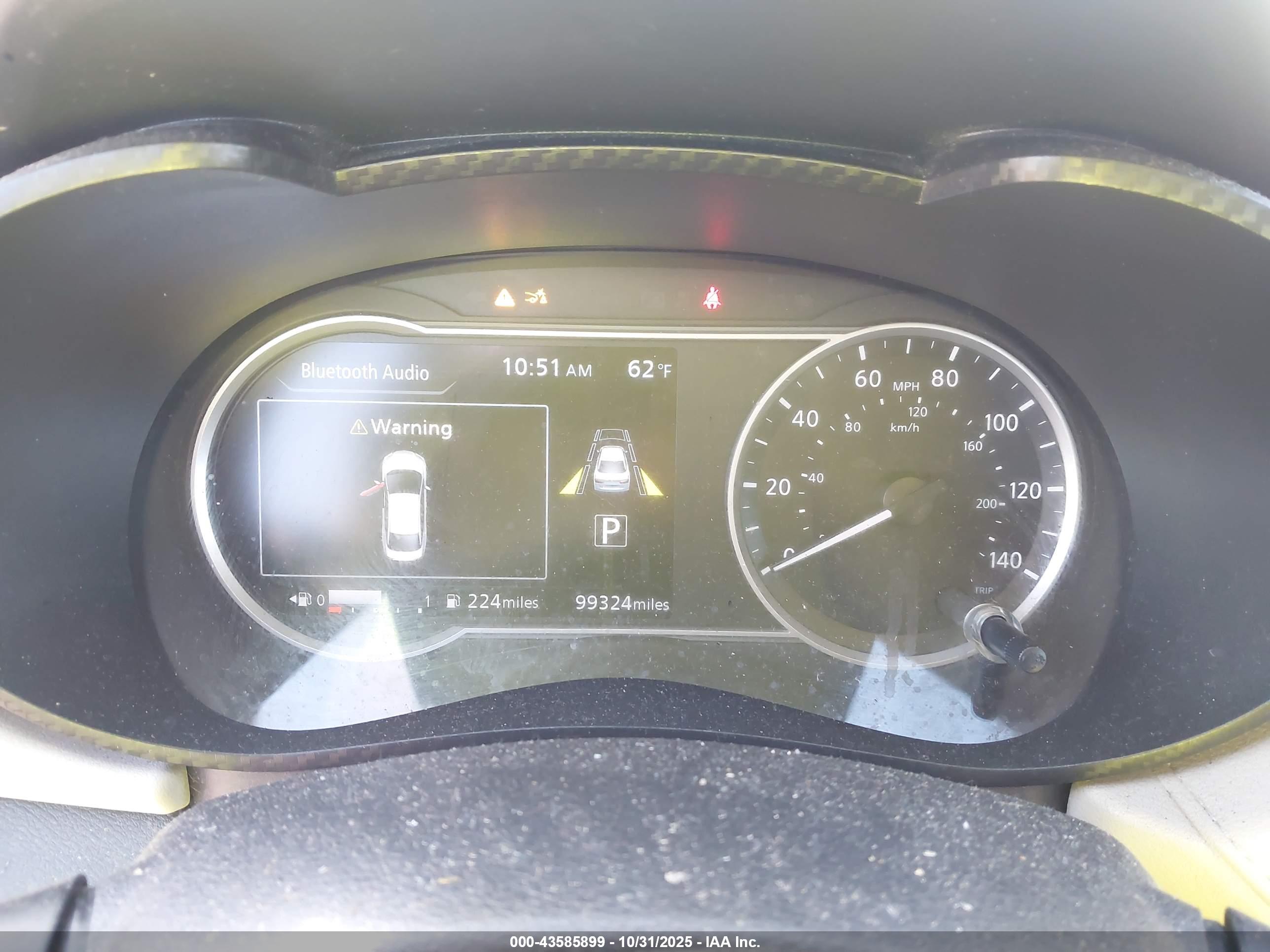 NISSAN VERSA image 7