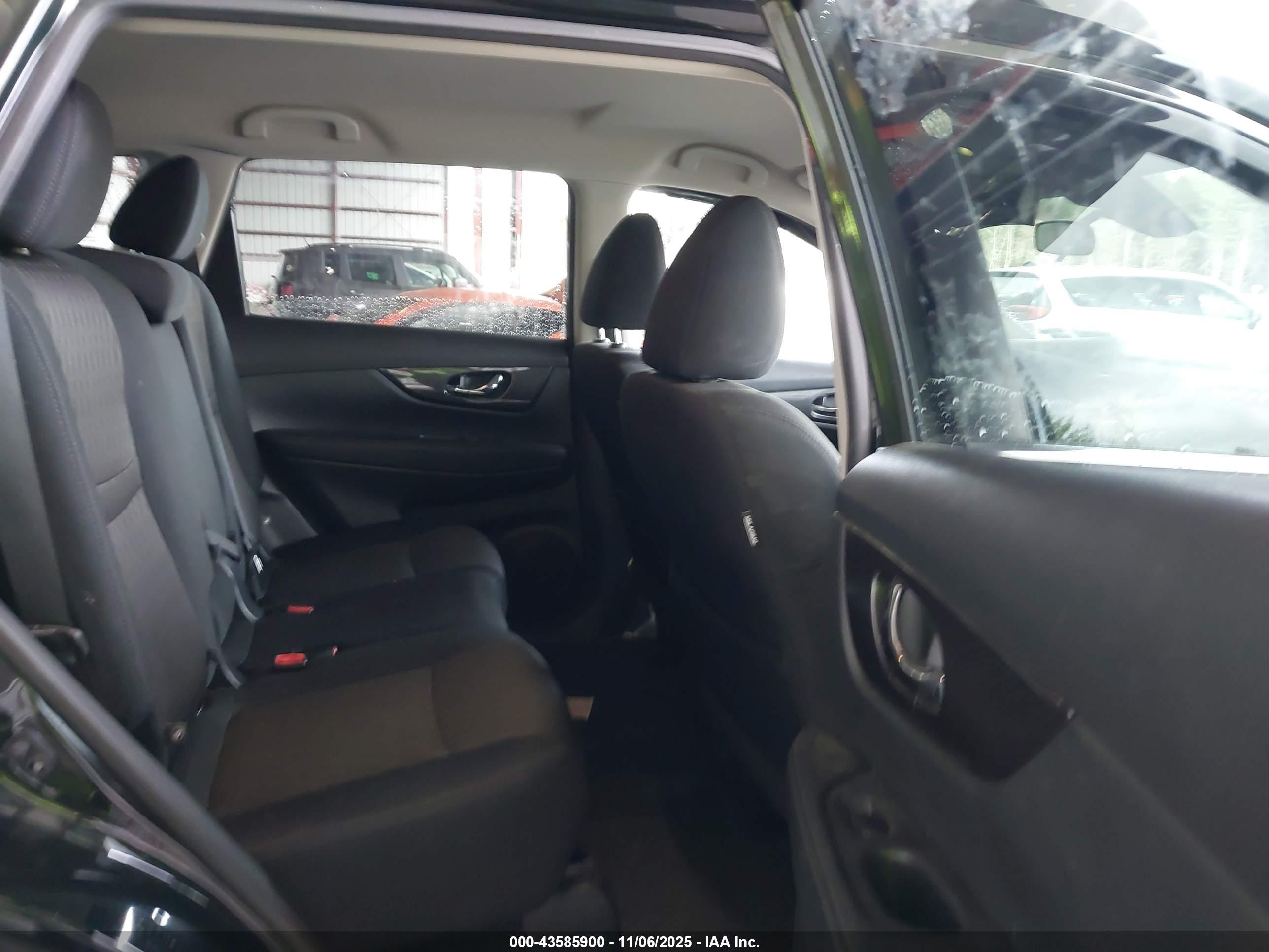 NISSAN ROGUE image 8
