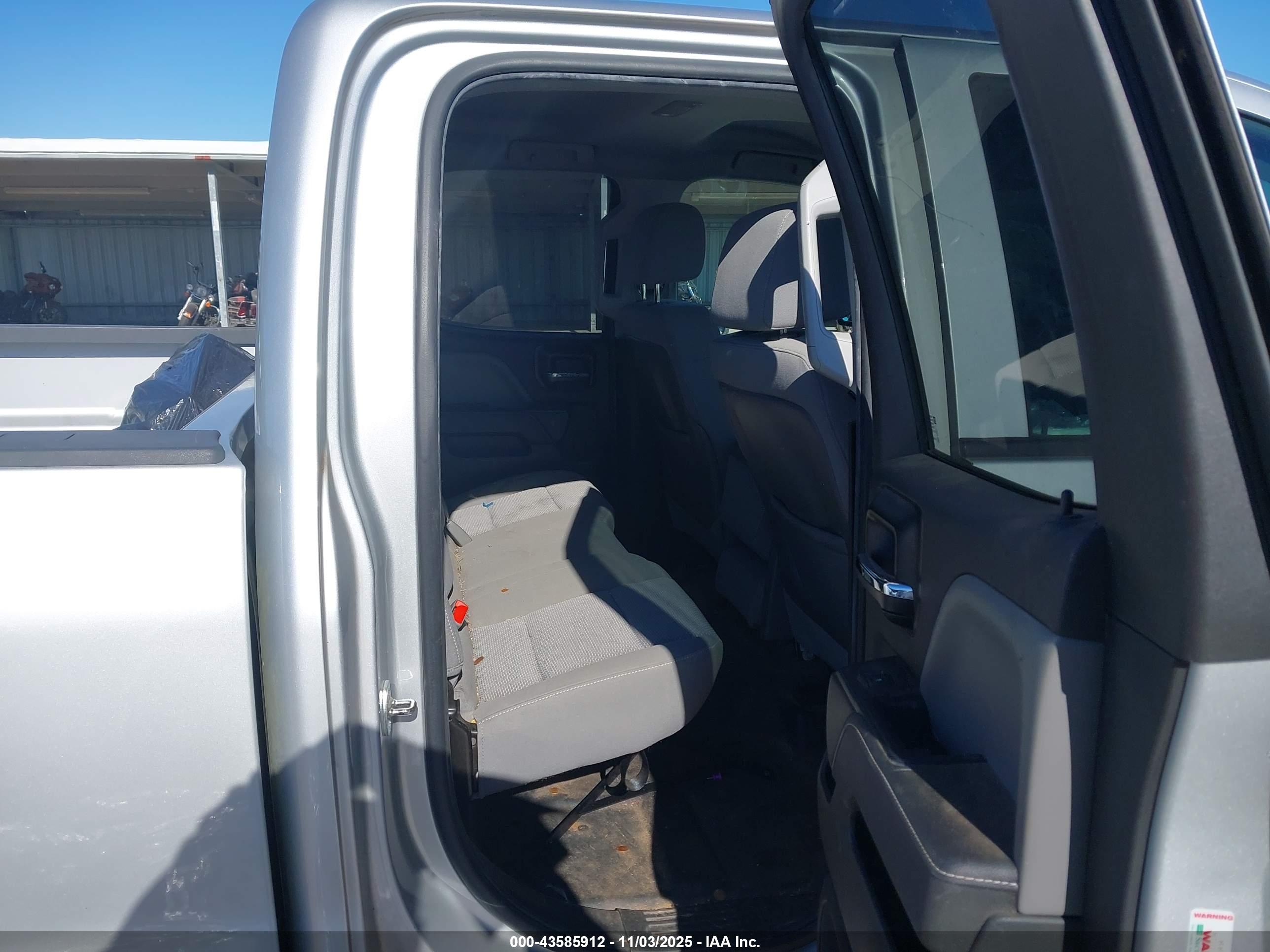 CHEVROLET SILVERADO image 8