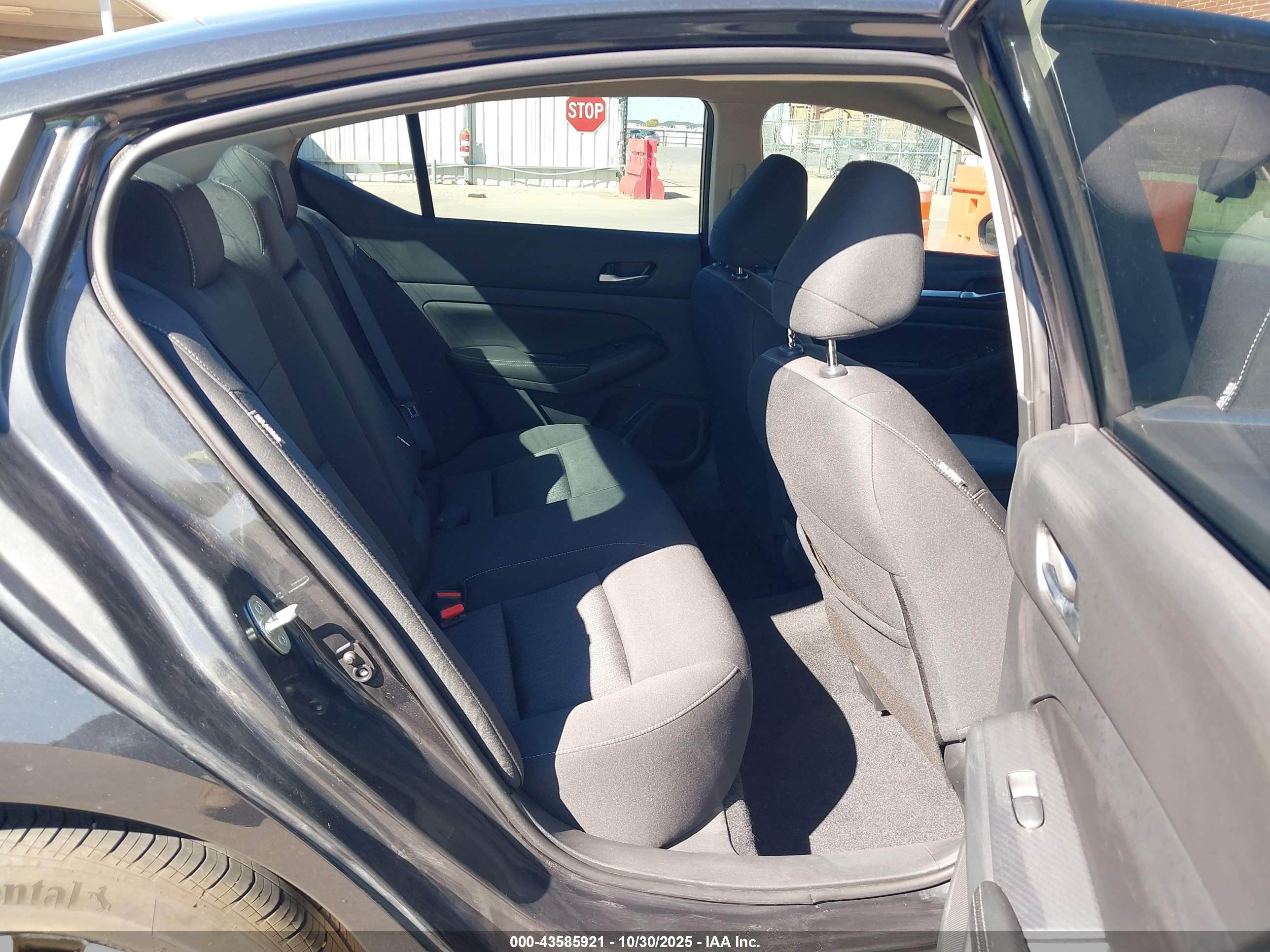 NISSAN ALTIMA image 8