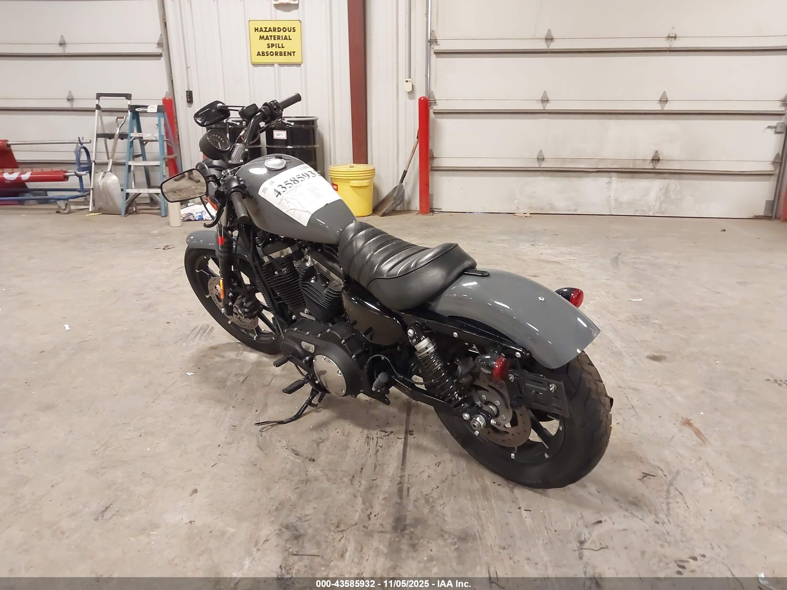 HARLEY-DAVIDSON XL883 image 3