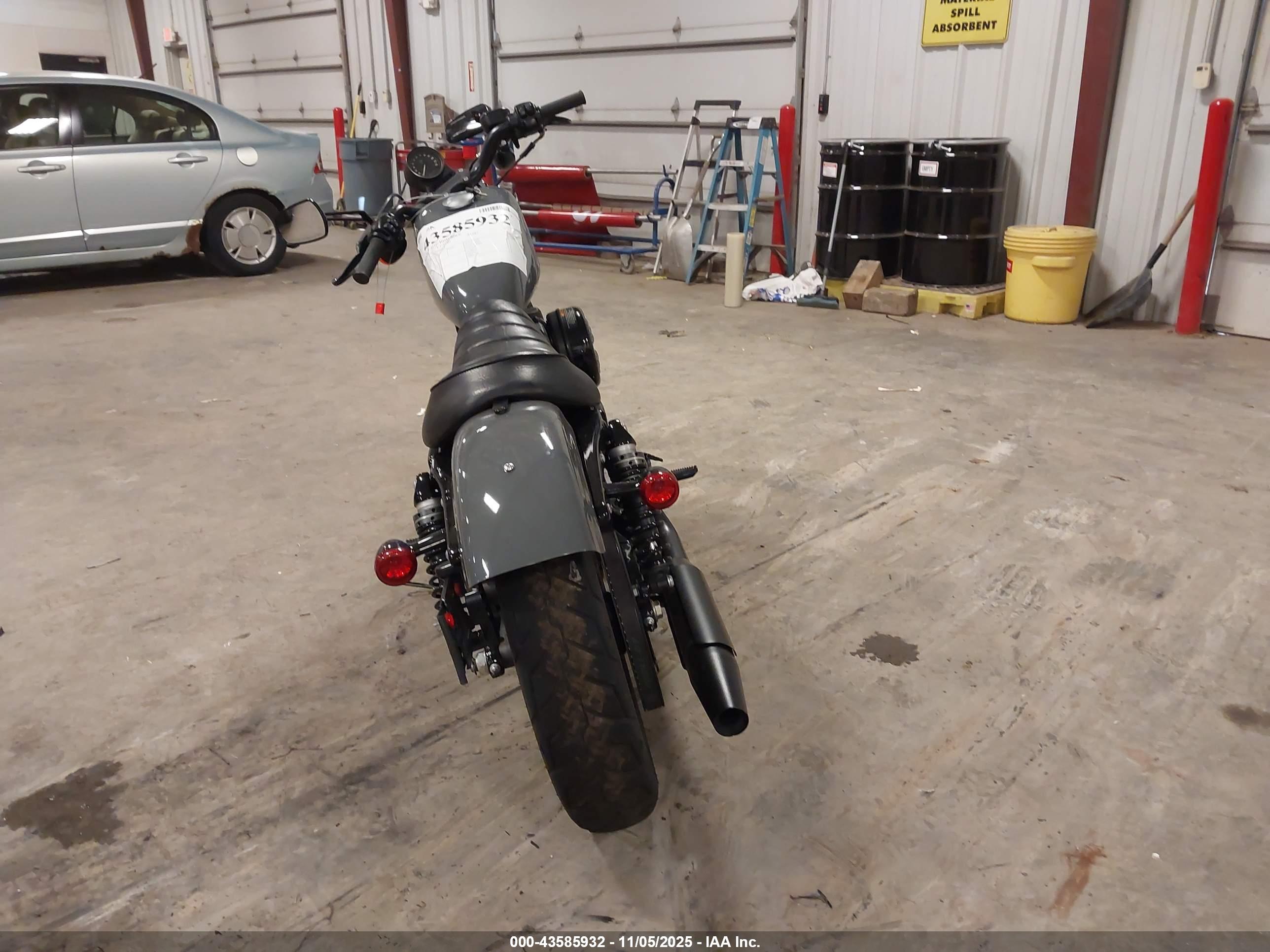 HARLEY-DAVIDSON XL883 image 6