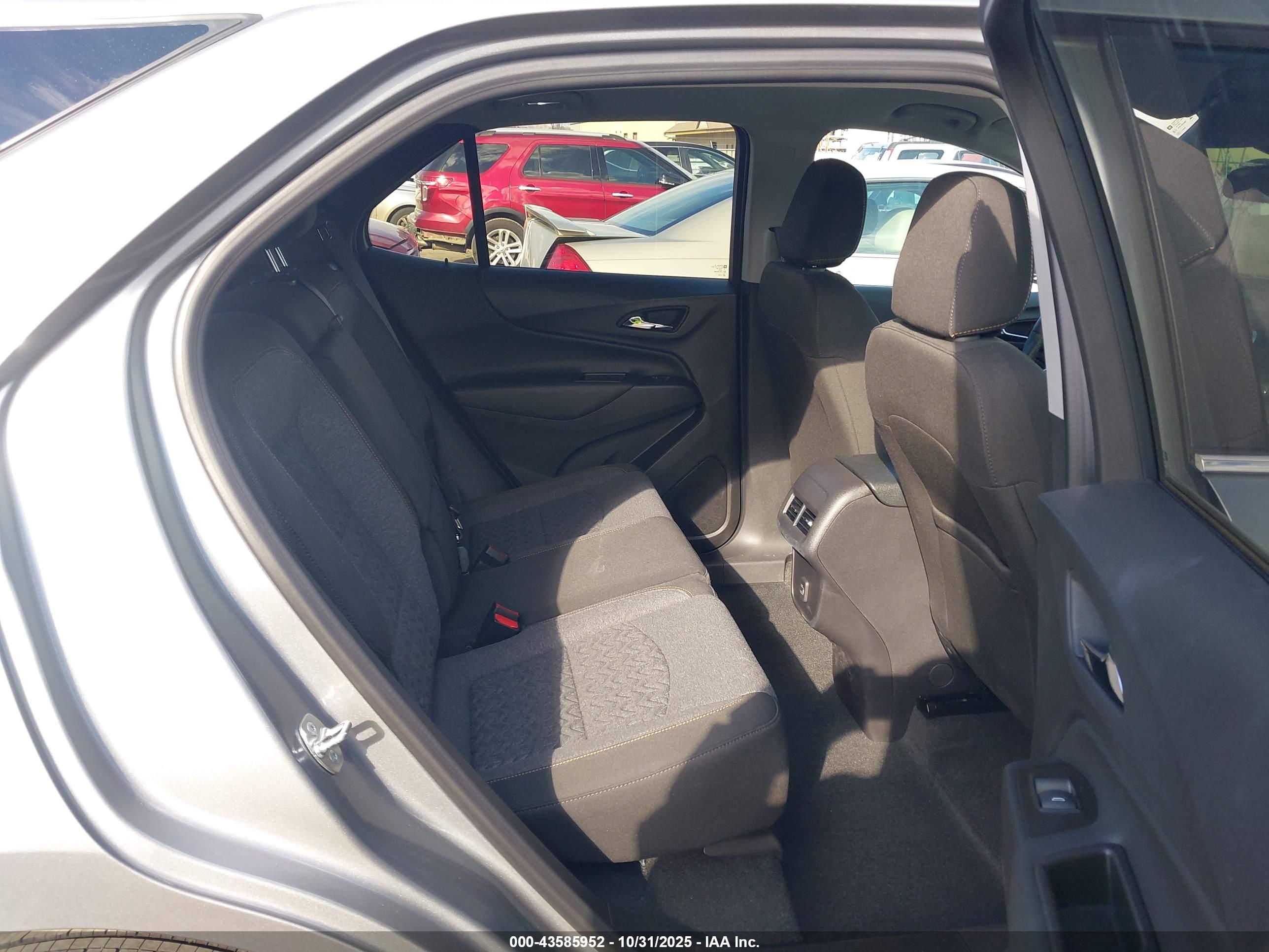 CHEVROLET EQUINOX image 8