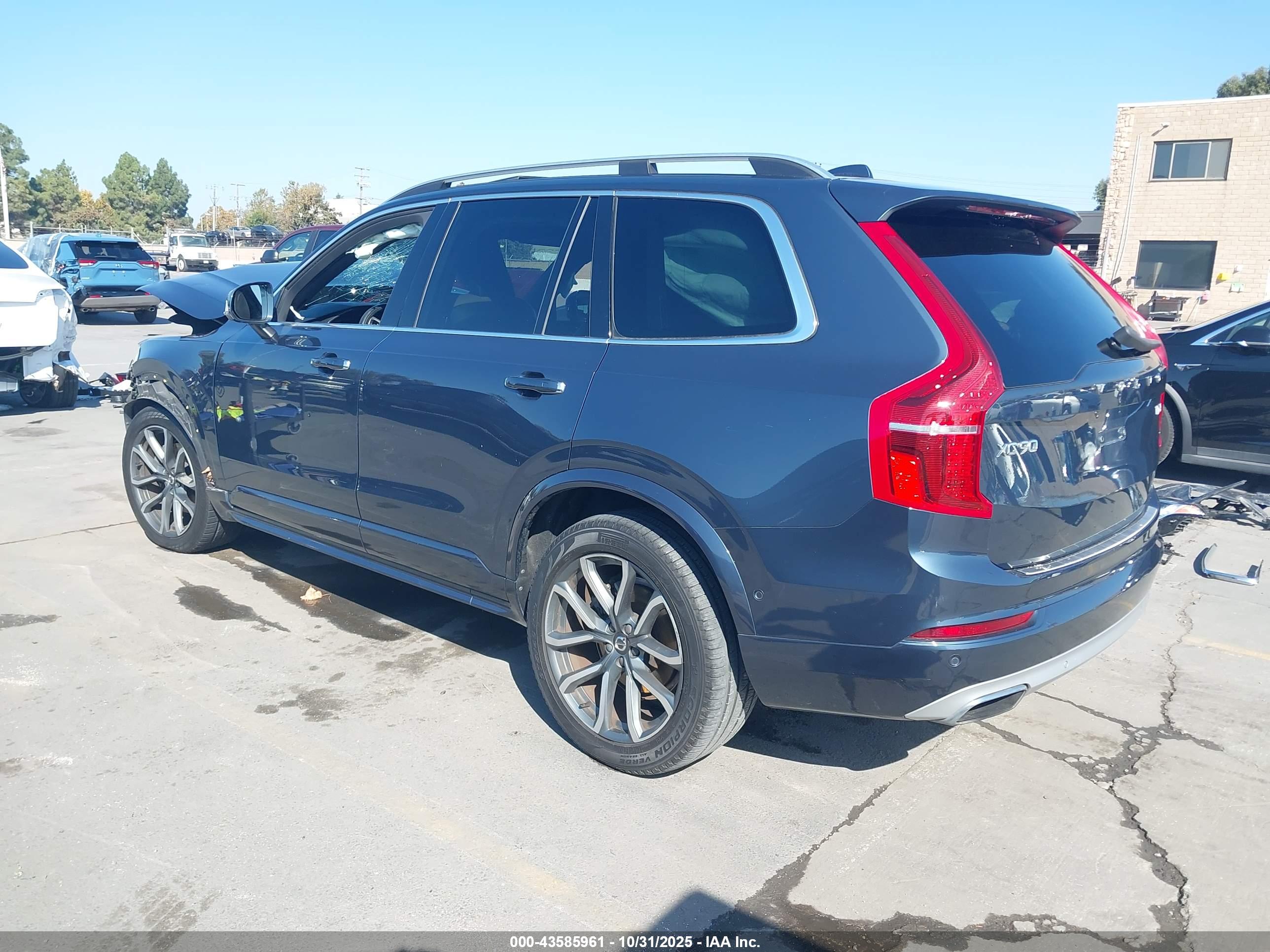 VOLVO XC90 image 3