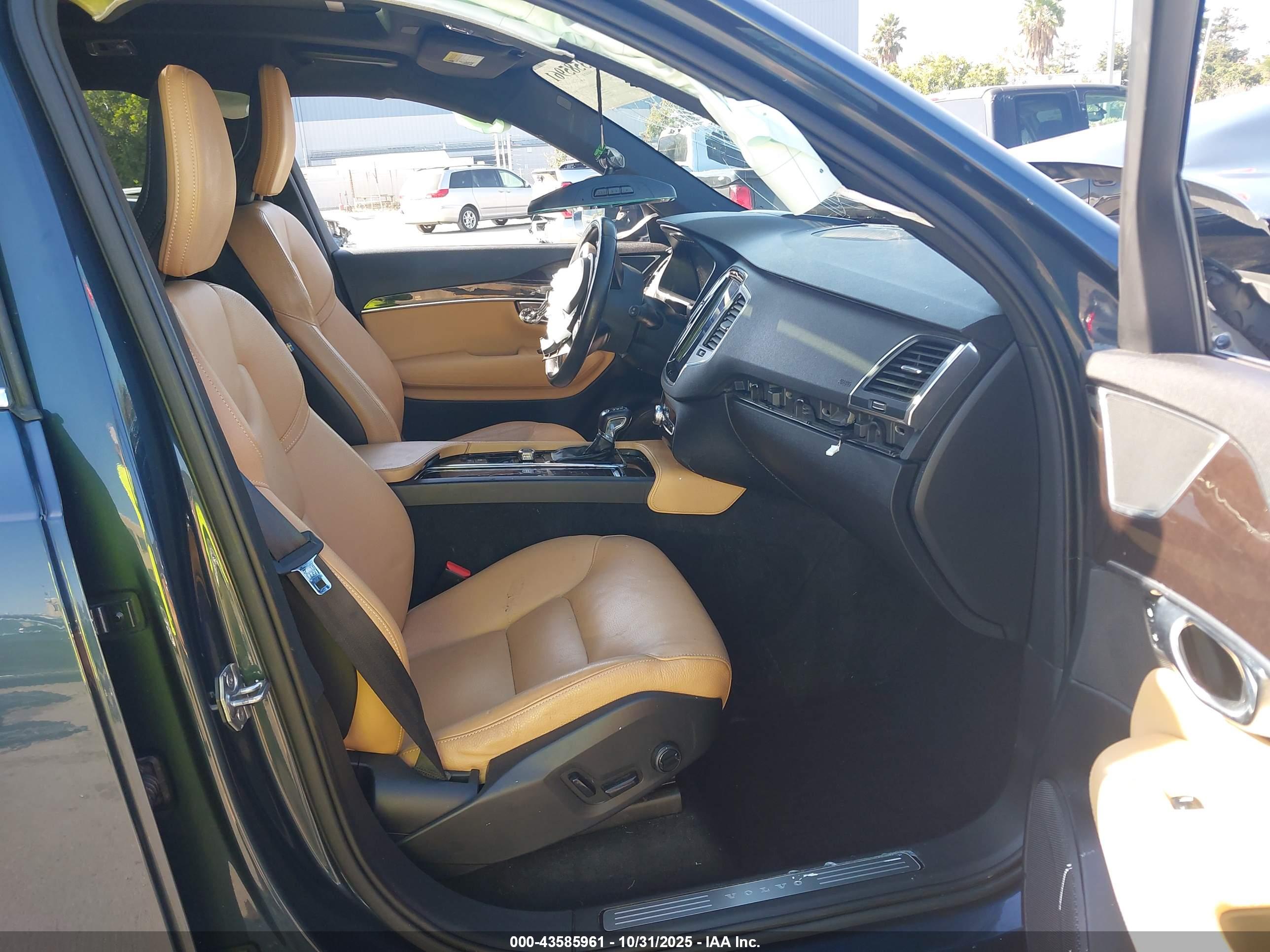 VOLVO XC90 image 5