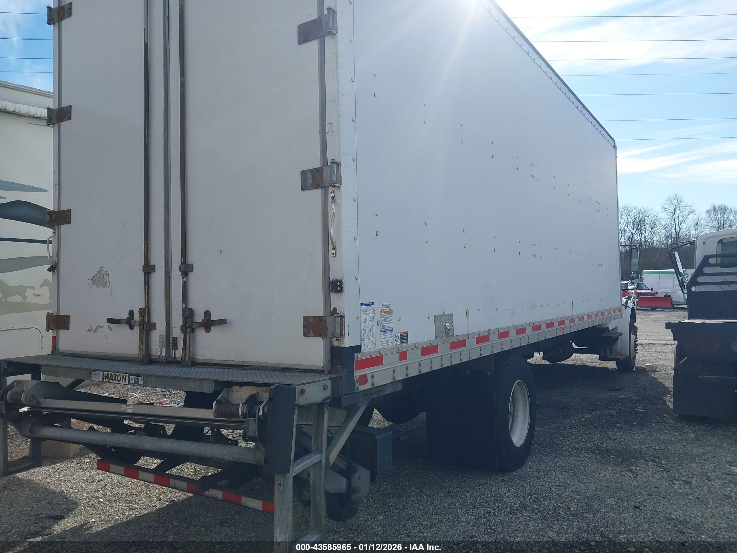 FREIGHTLINER M2 image 4