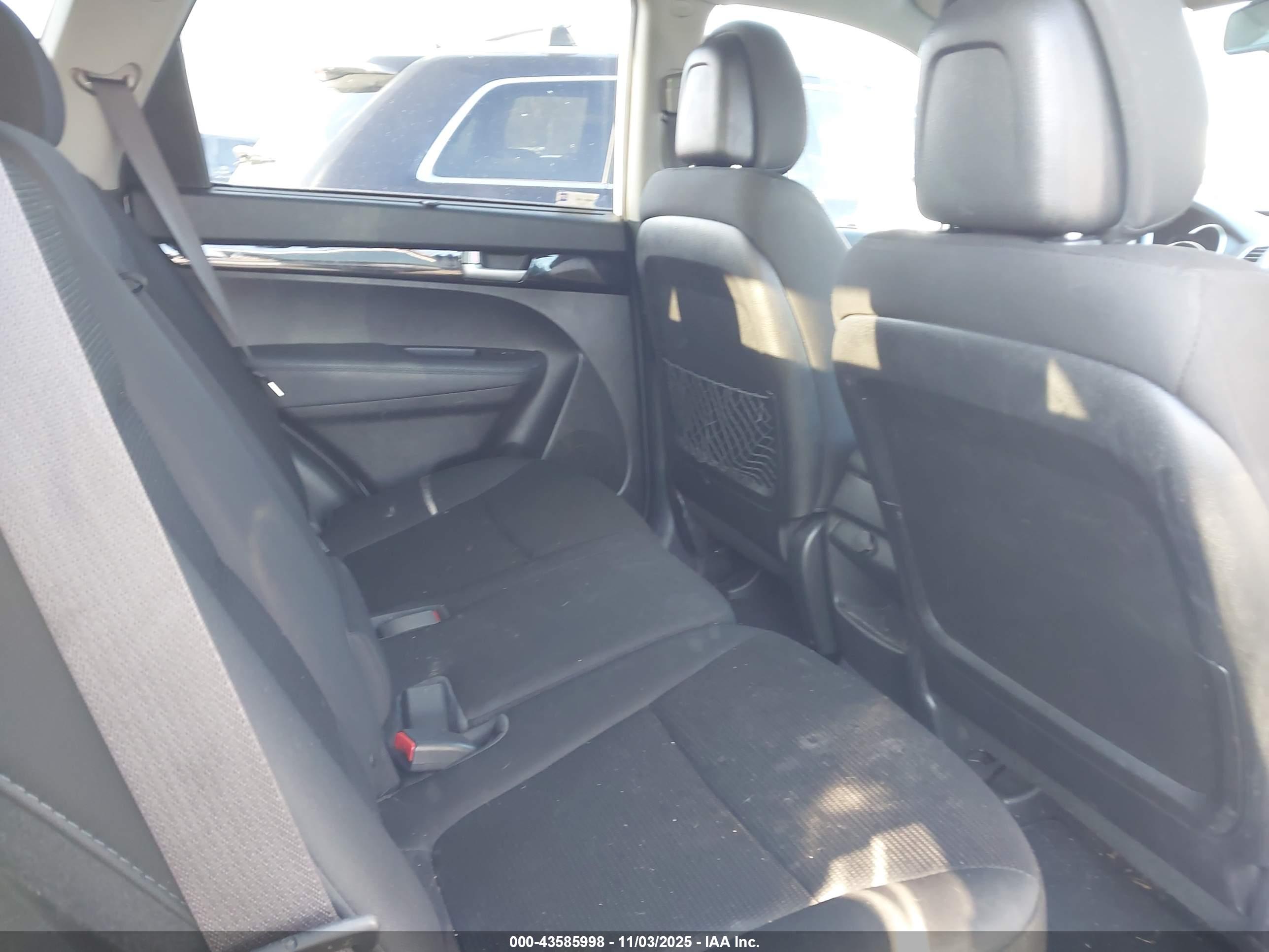 KIA SORENTO image 8