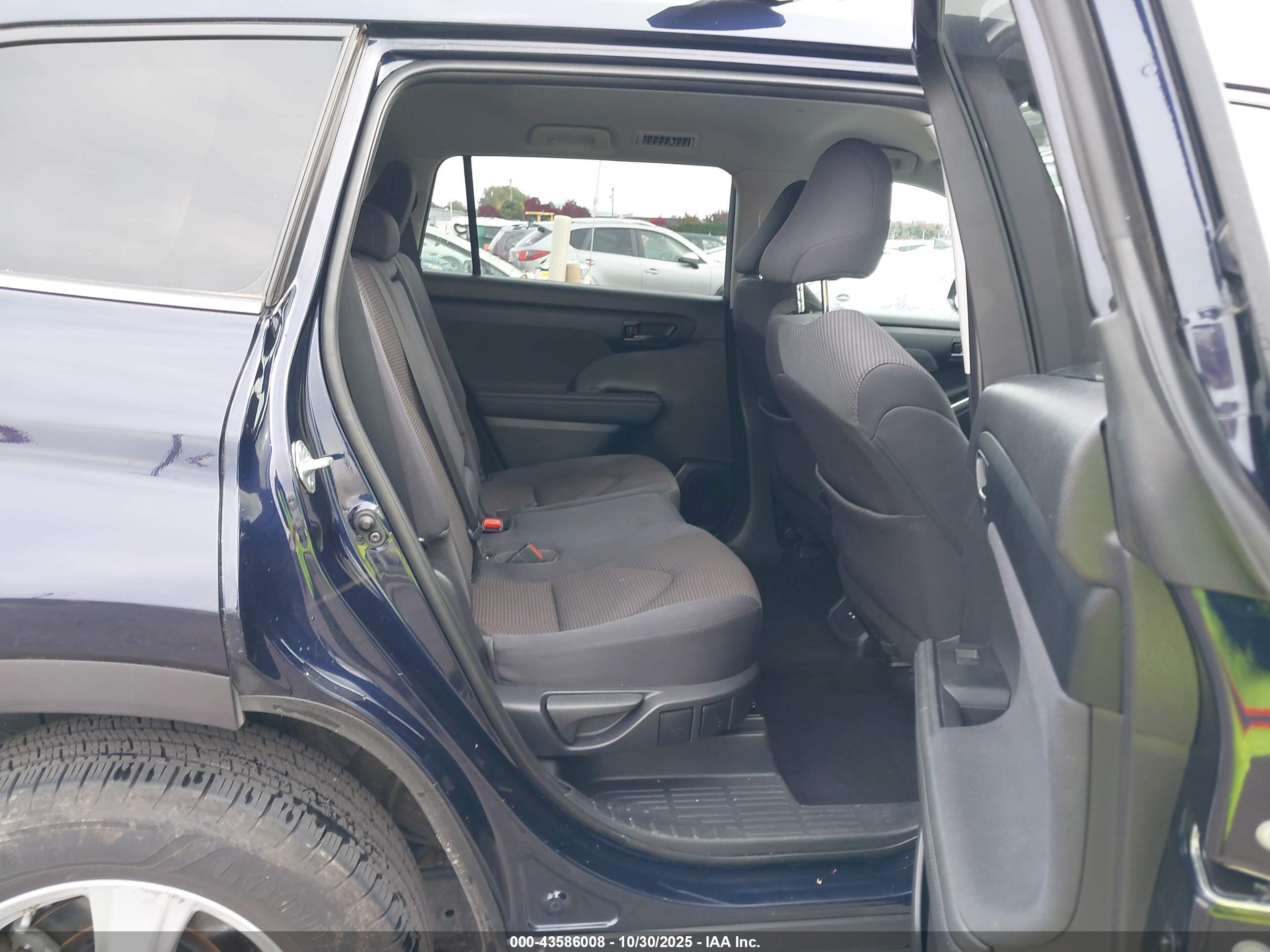 TOYOTA HIGHLANDER image 8
