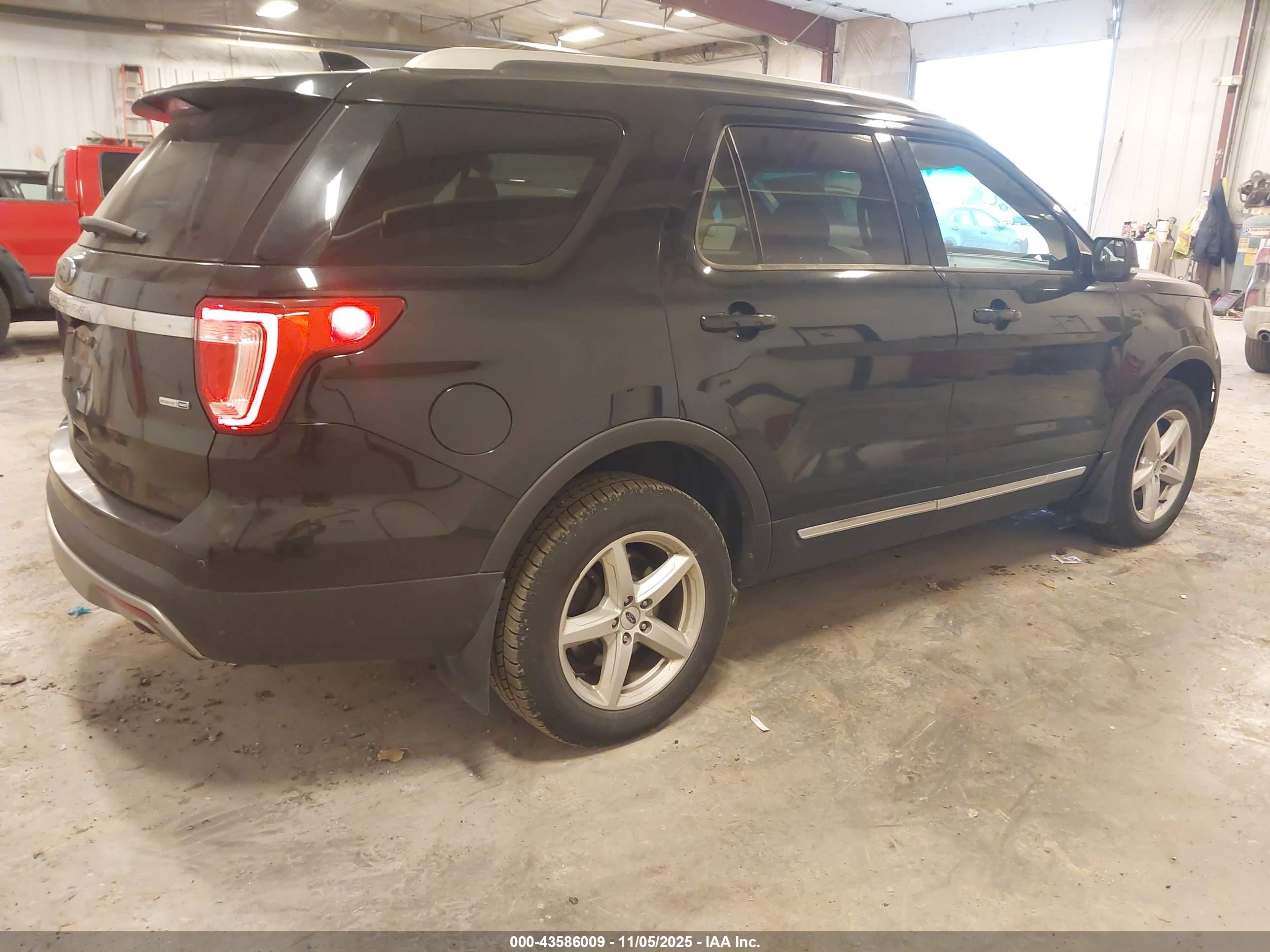 FORD EXPLORER image 4