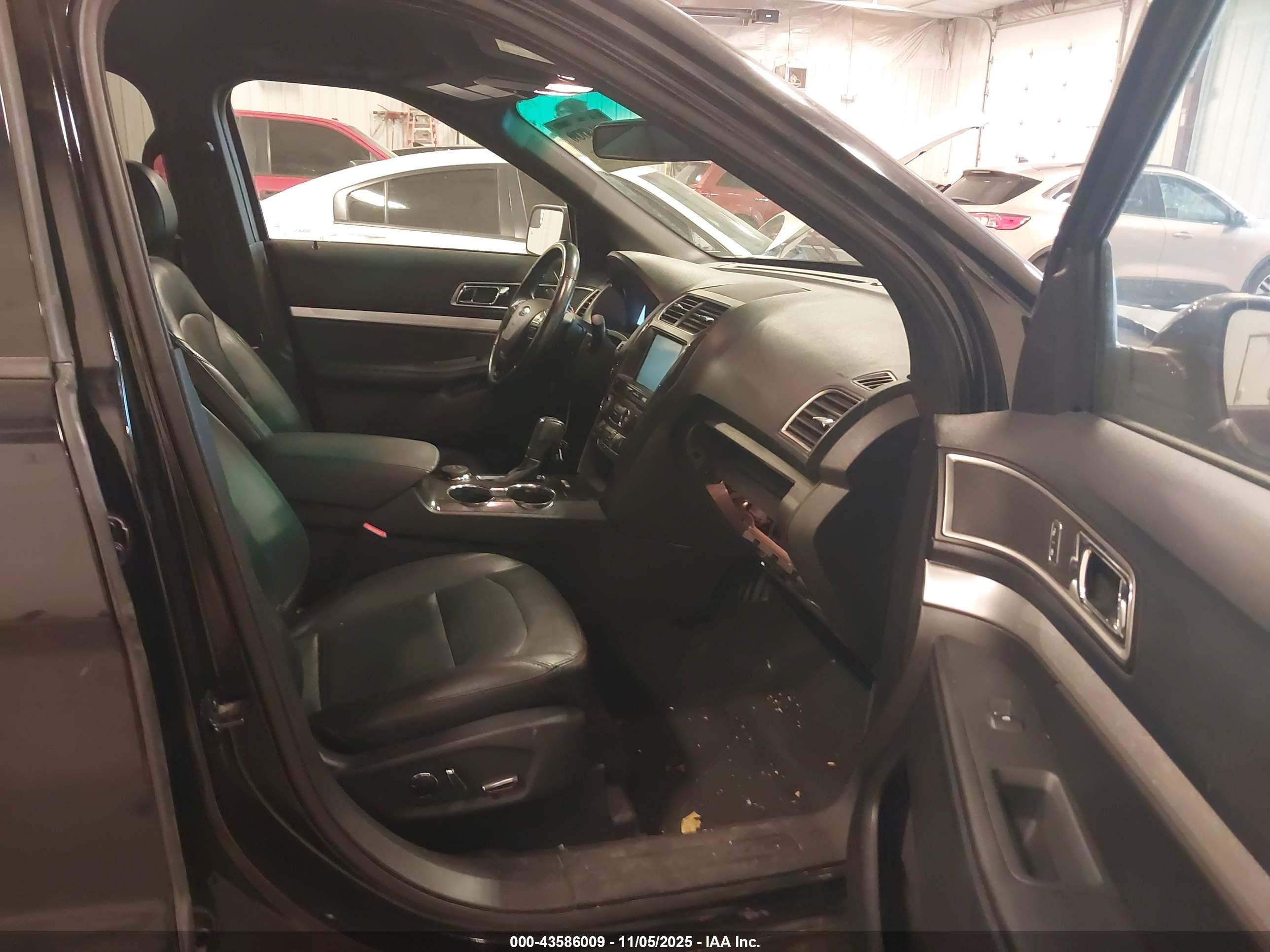FORD EXPLORER image 5