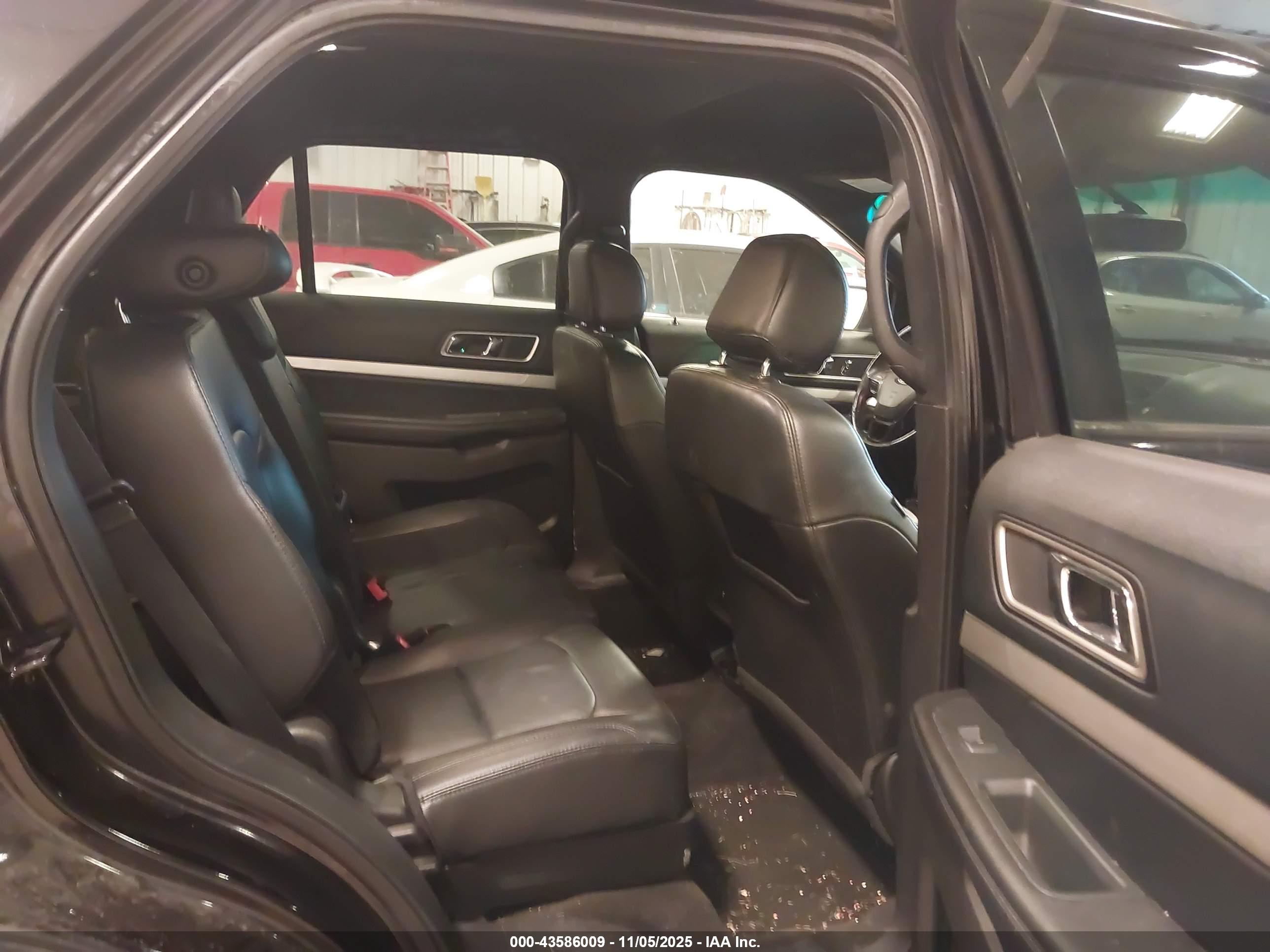 FORD EXPLORER image 8