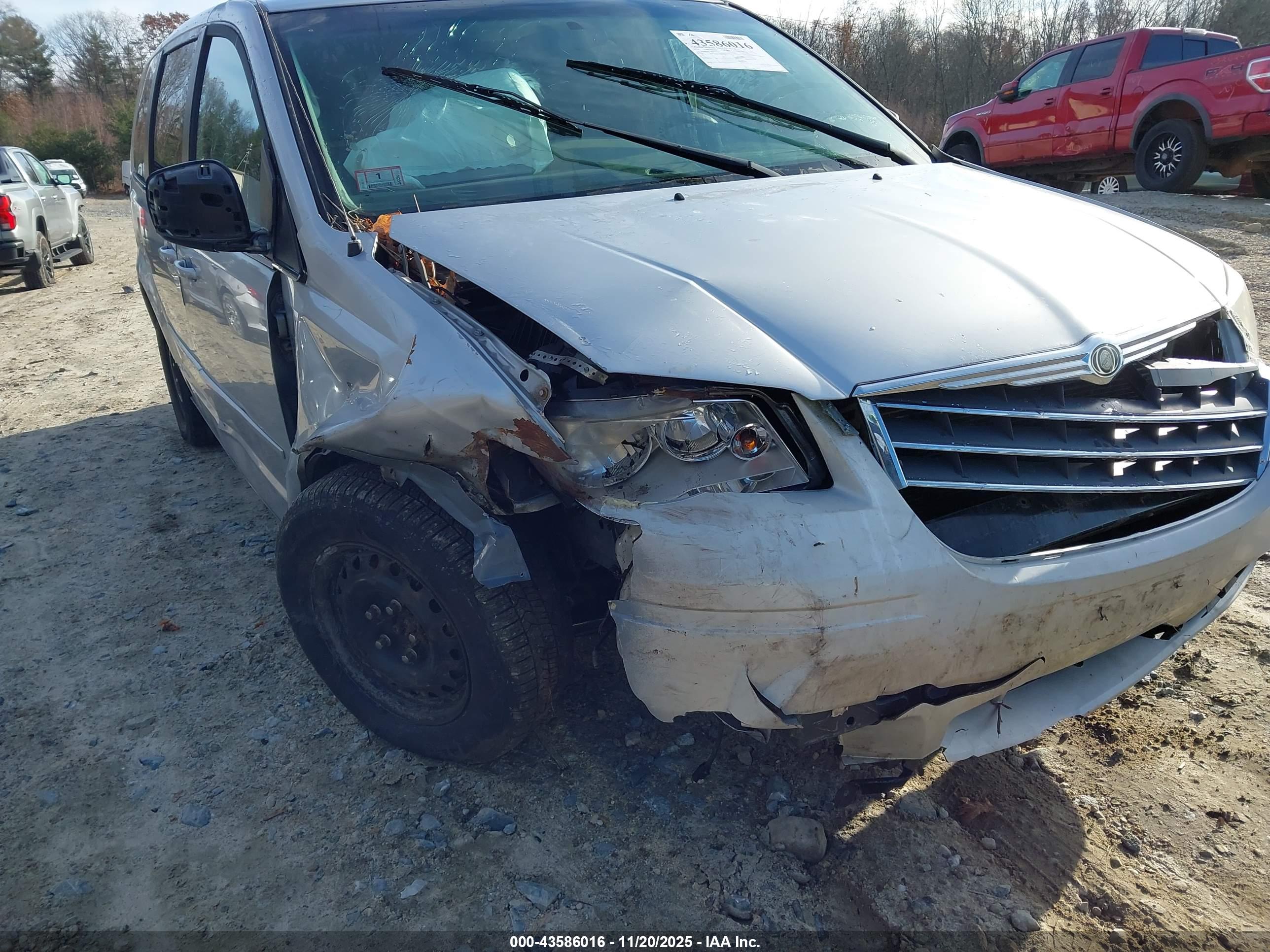 CHRYSLER TOWN image 6