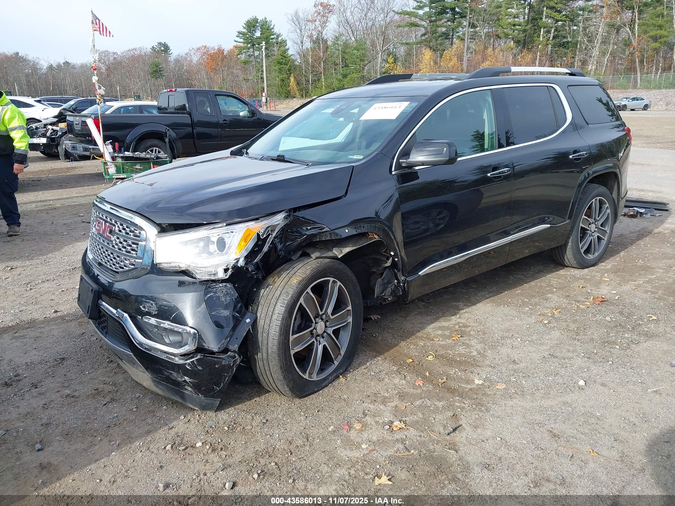 GMC ACADIA image 2