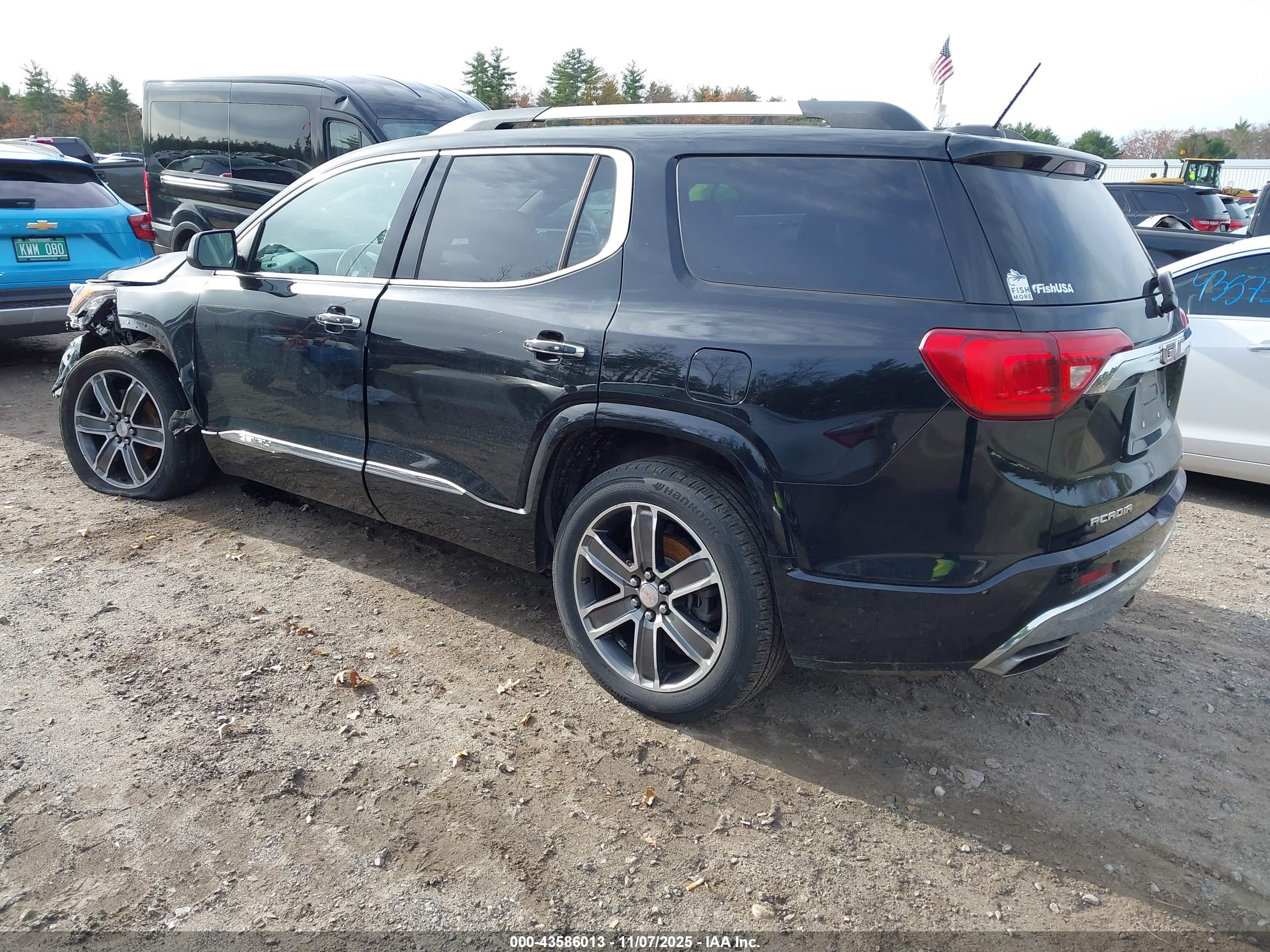 GMC ACADIA image 3