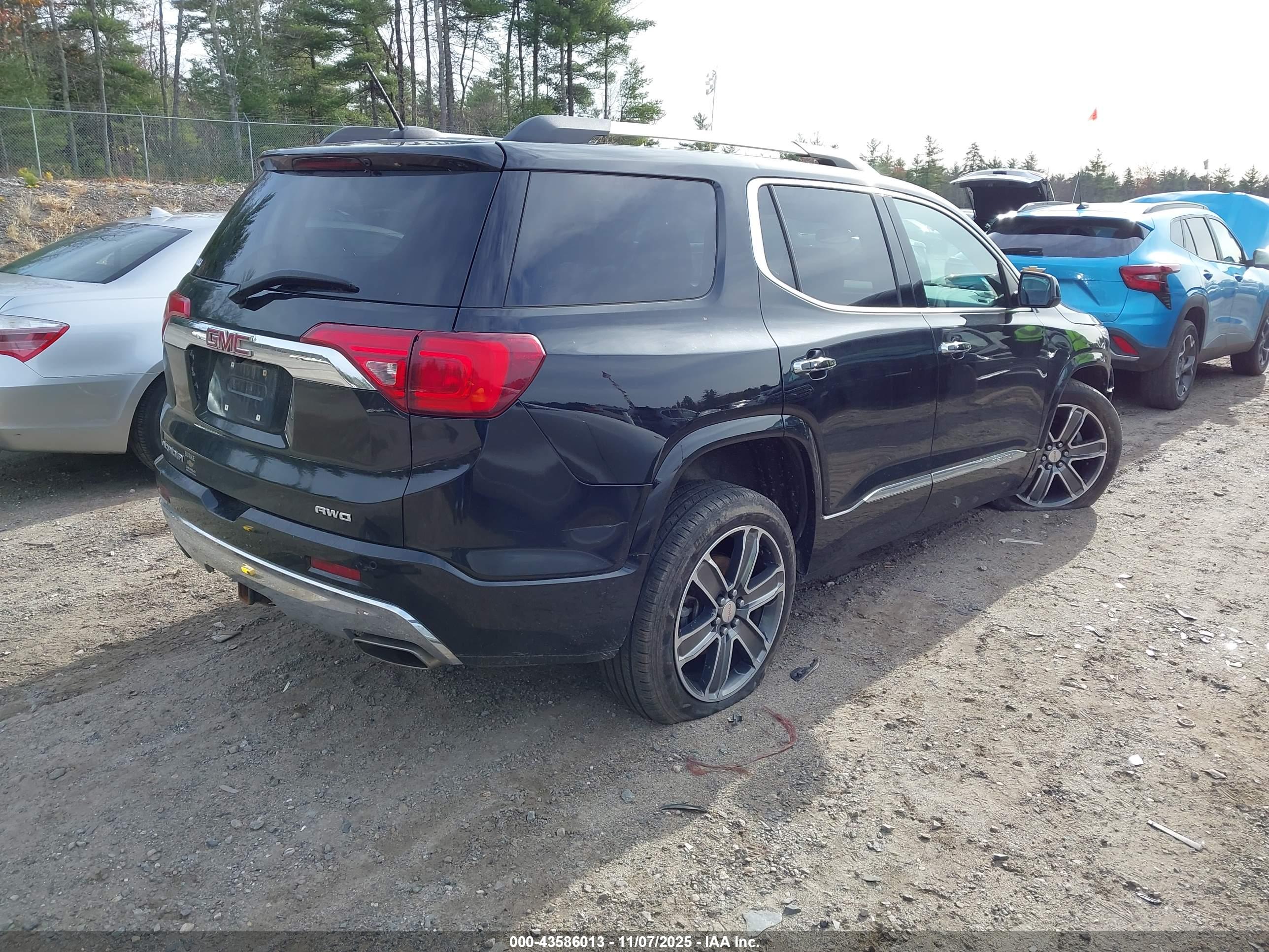 GMC ACADIA image 4