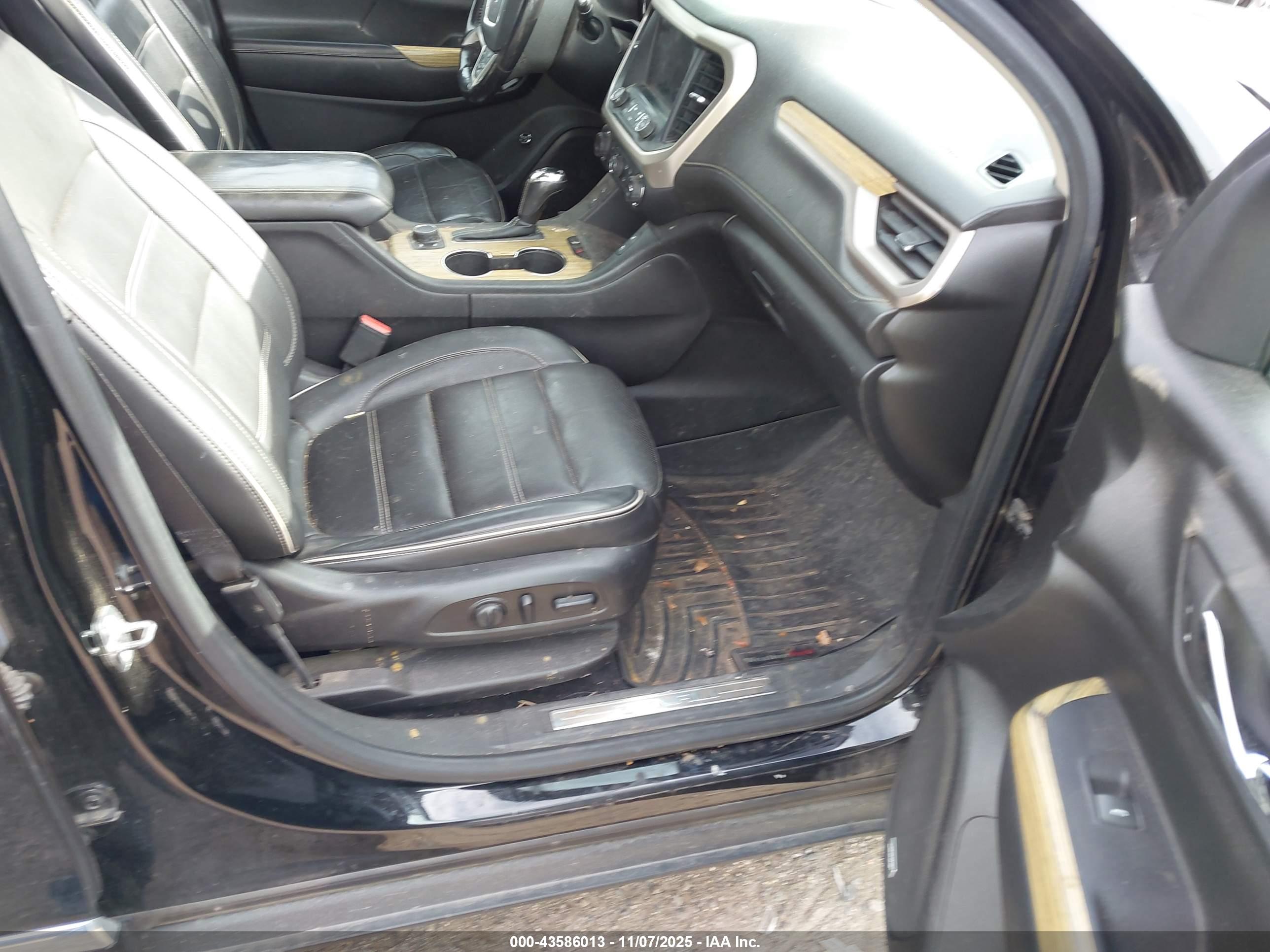 GMC ACADIA image 5