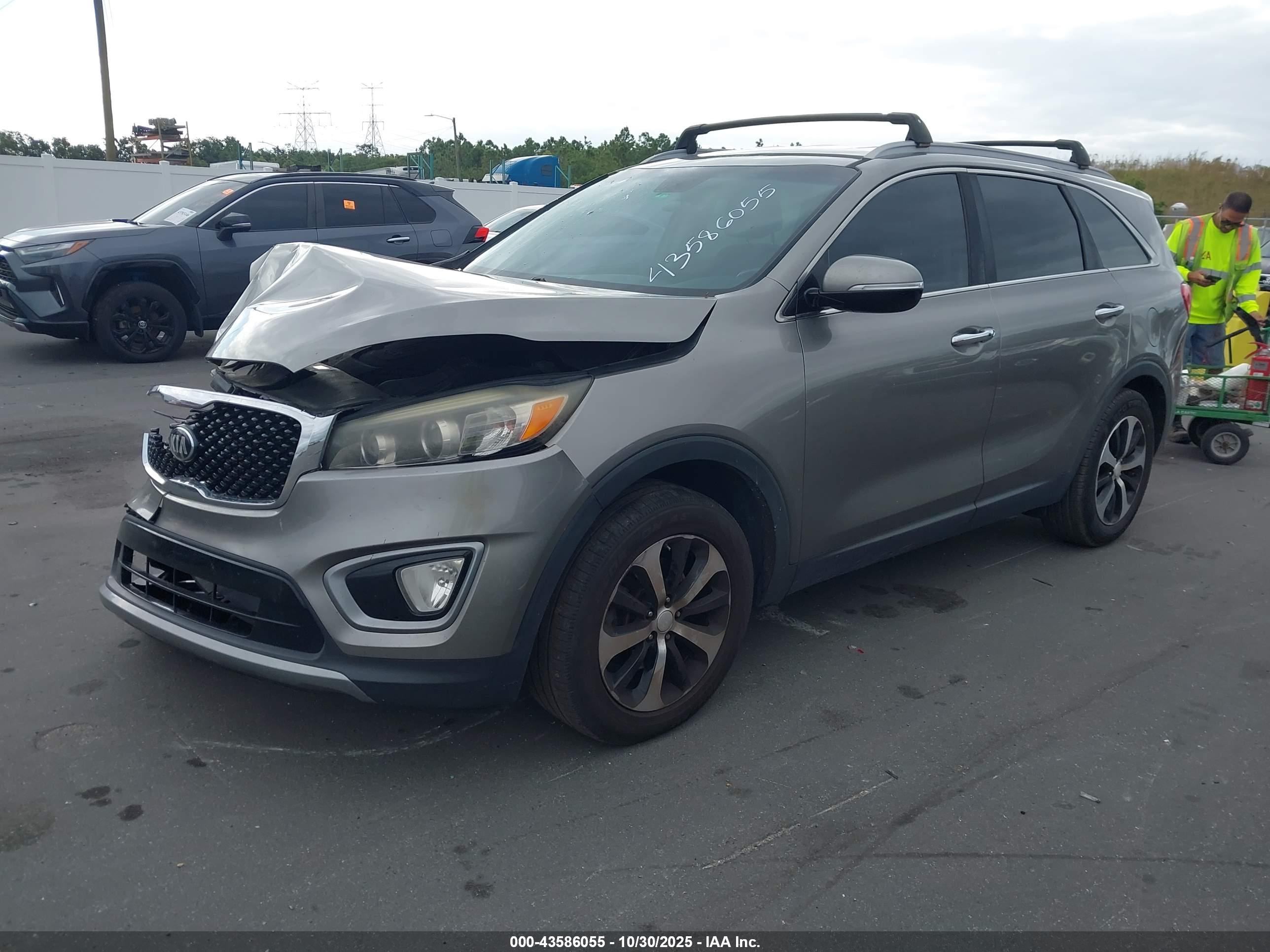 KIA SORENTO image 2