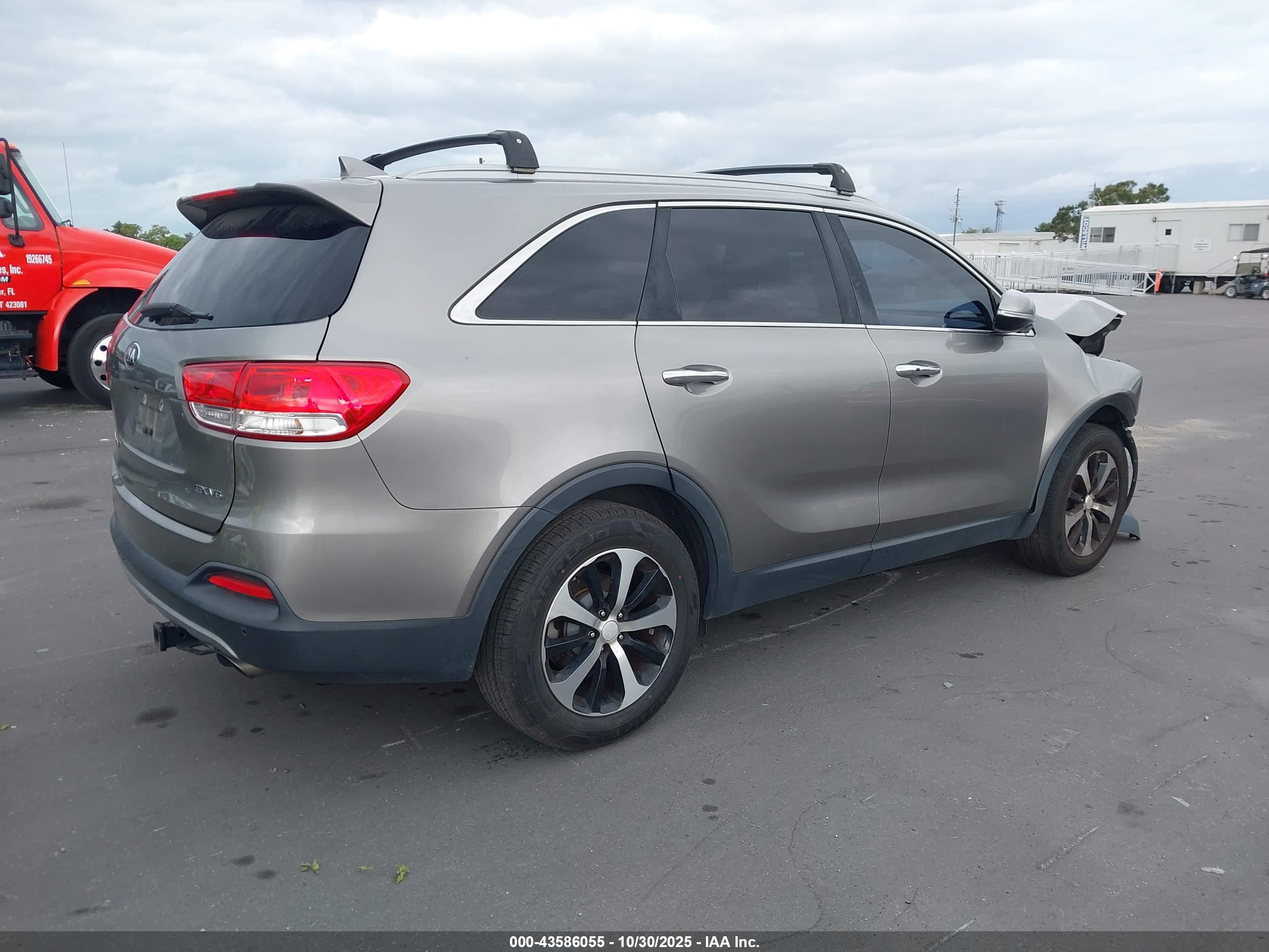 KIA SORENTO image 4