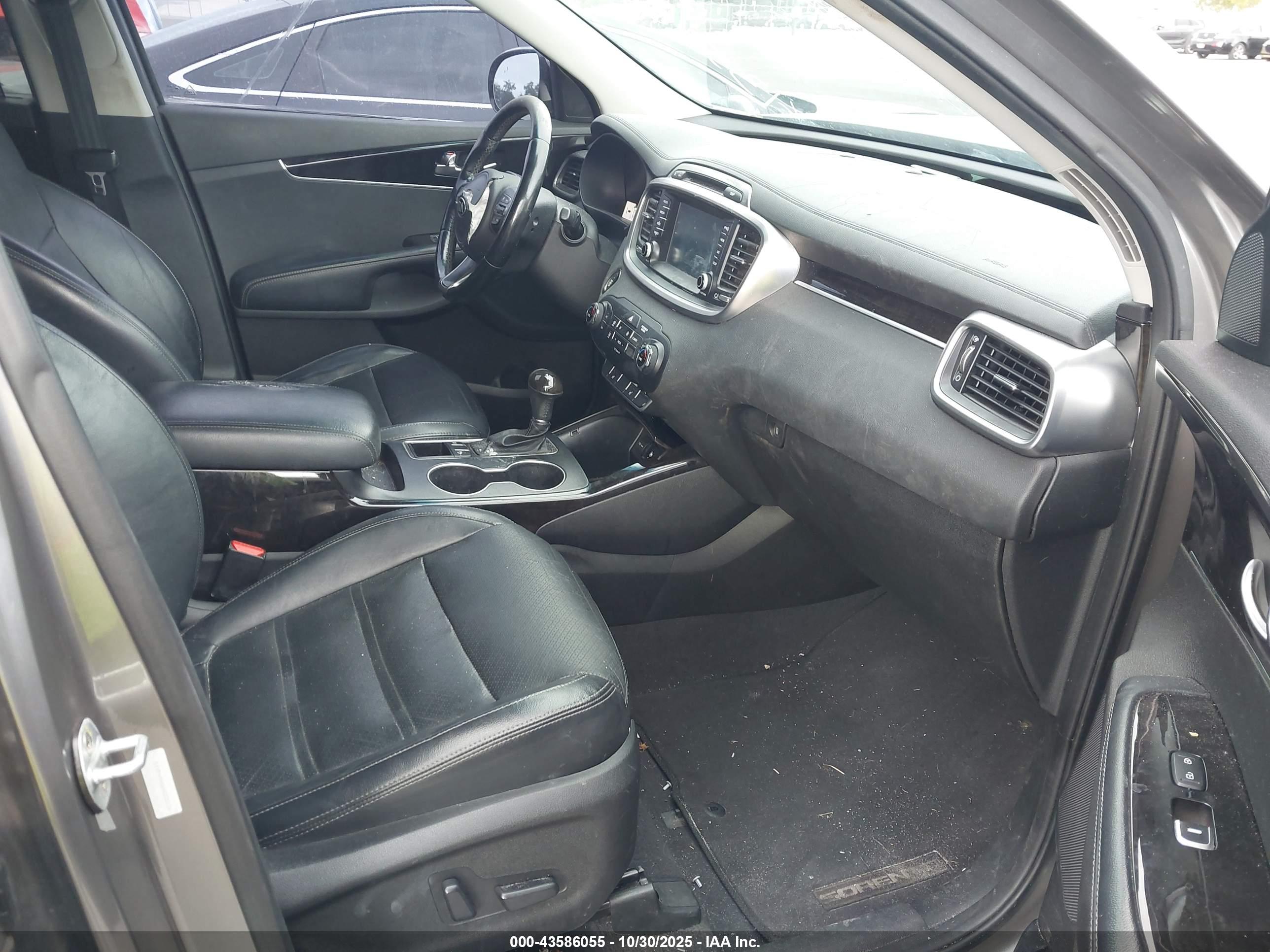 KIA SORENTO image 5