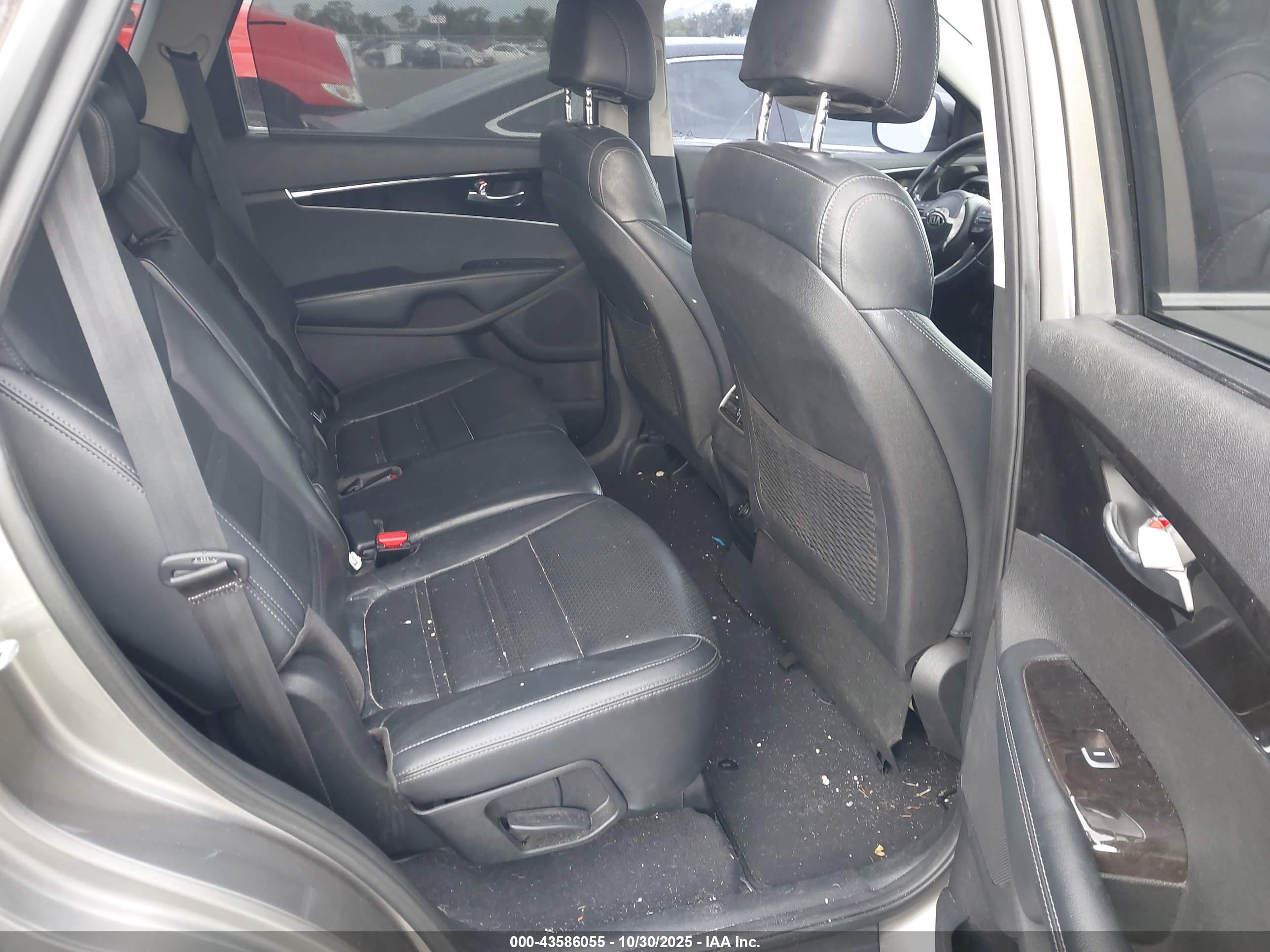 KIA SORENTO image 8