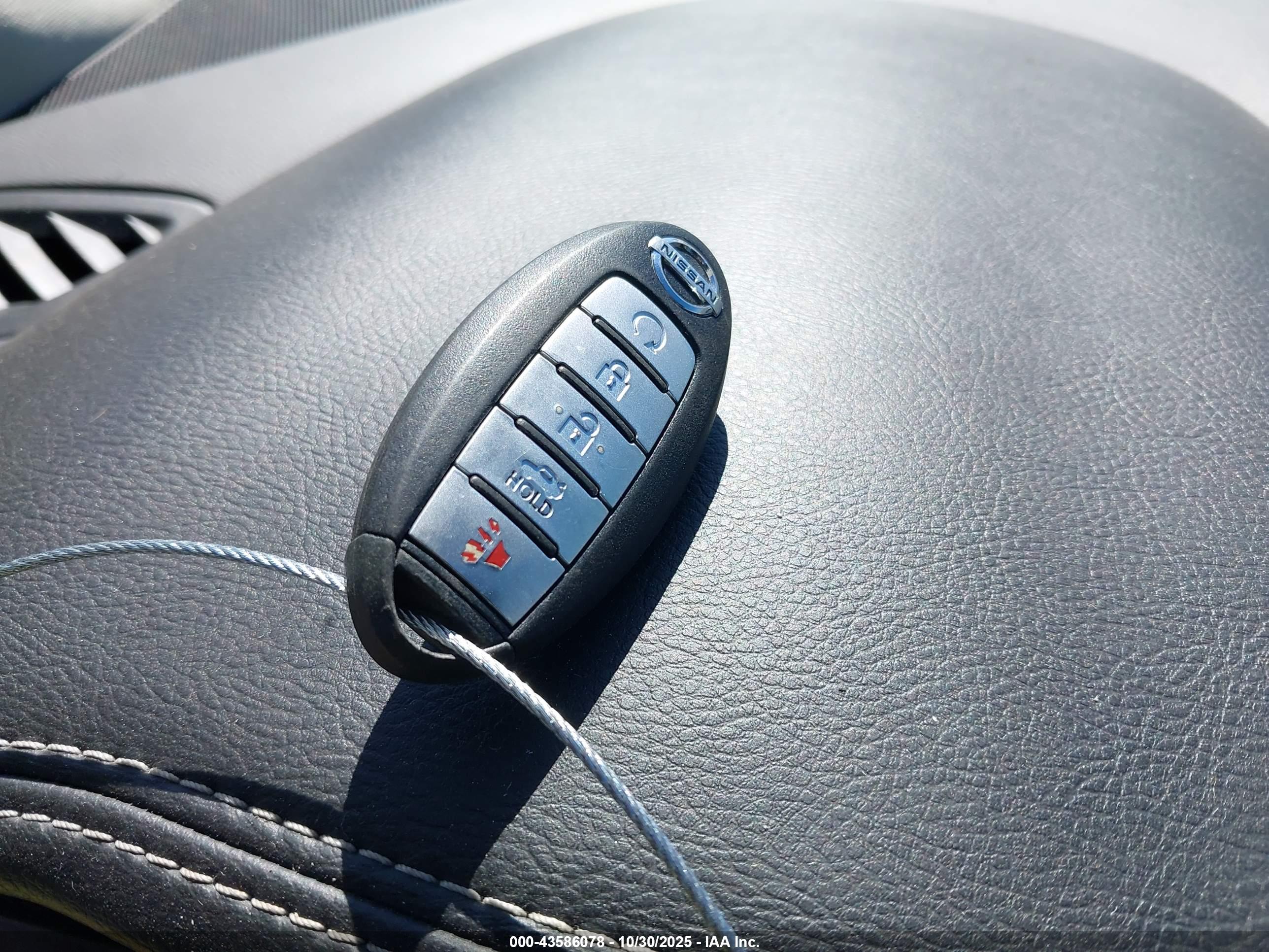 NISSAN MAXIMA image 11