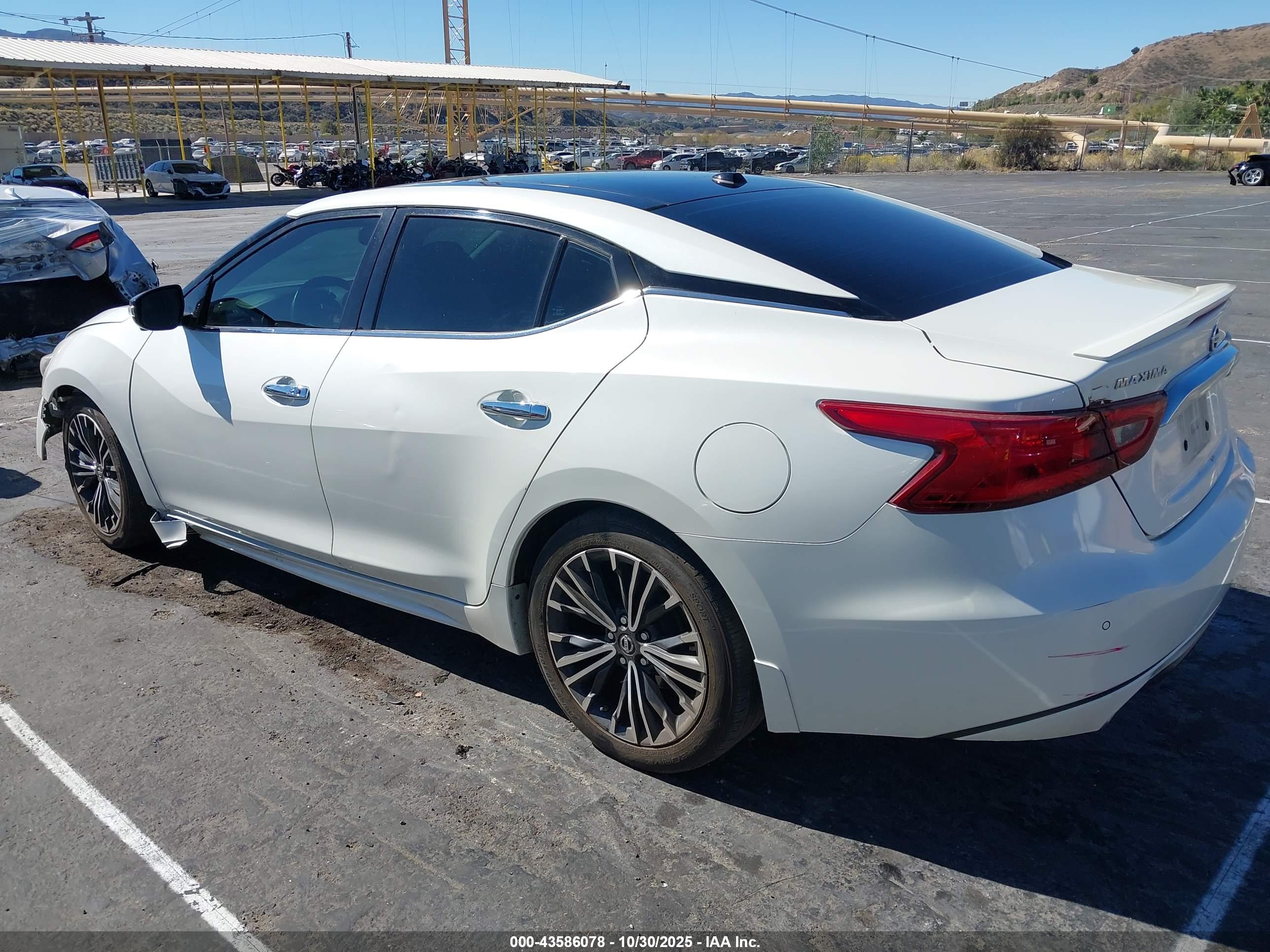 NISSAN MAXIMA image 3