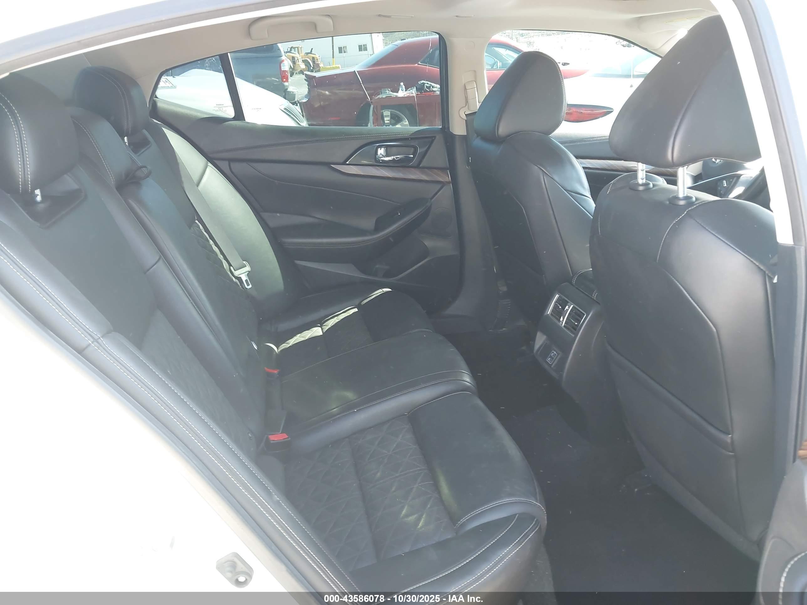 NISSAN MAXIMA image 8