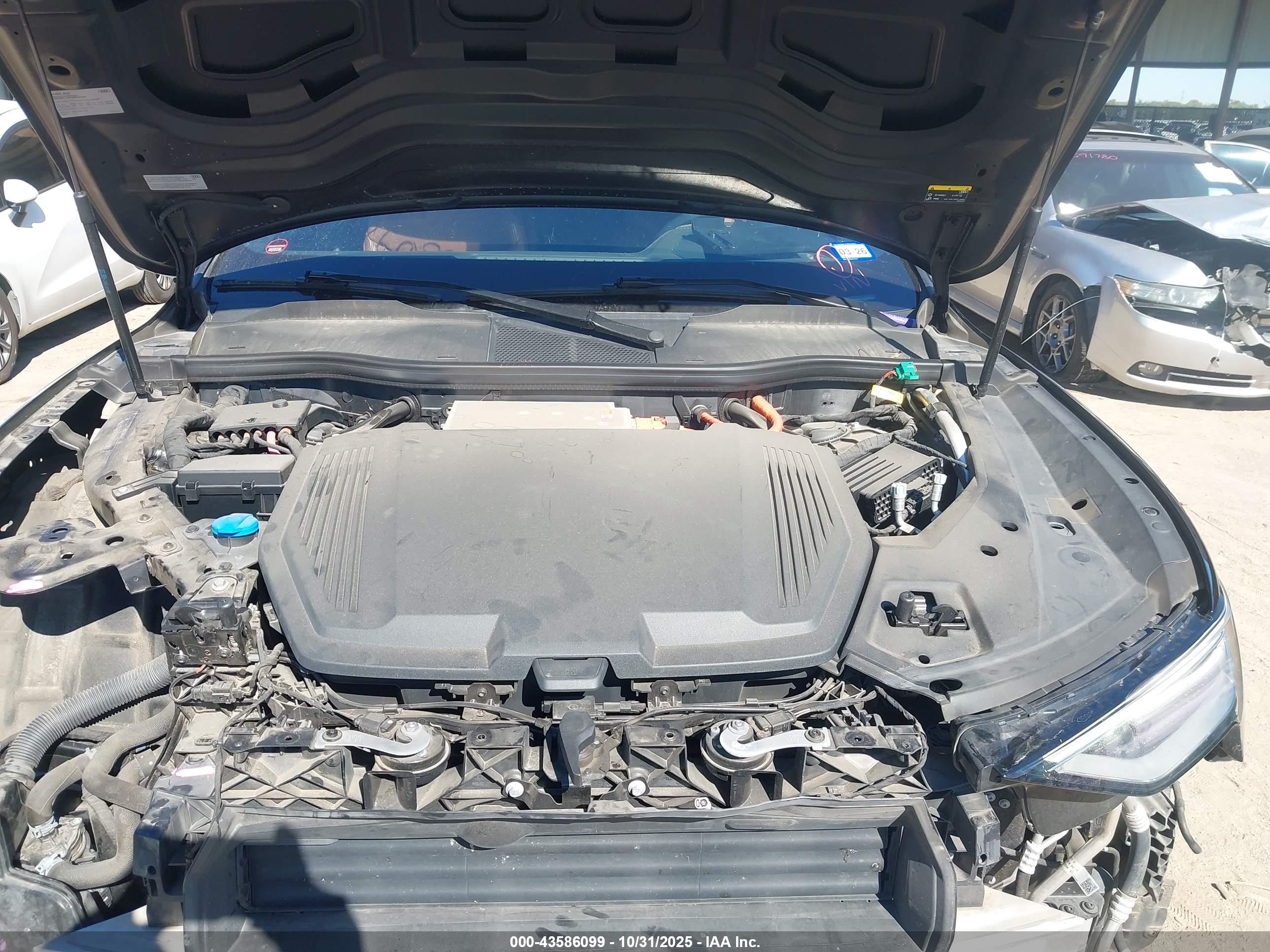 AUDI E-TRON image 10