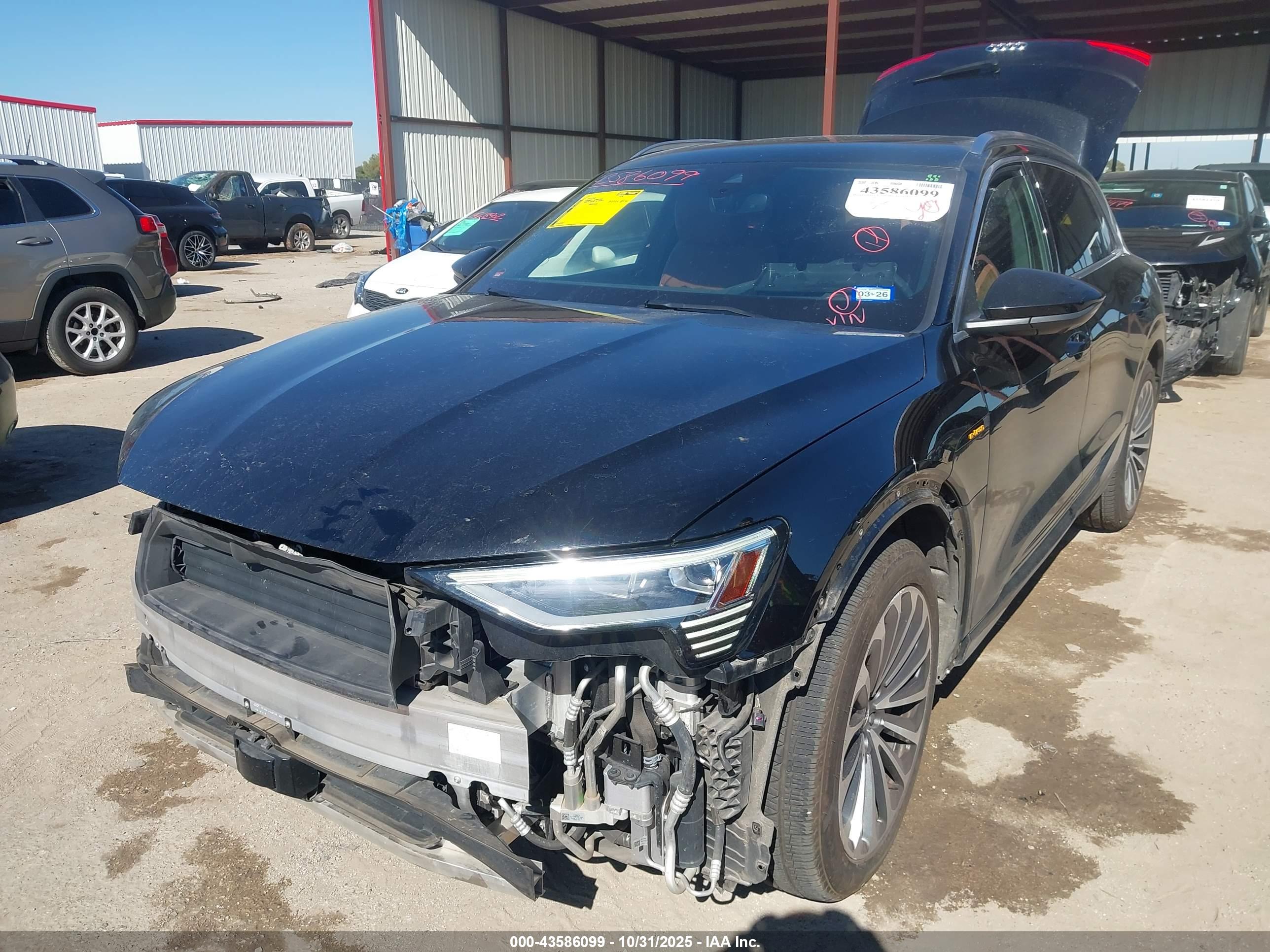AUDI E-TRON image 2